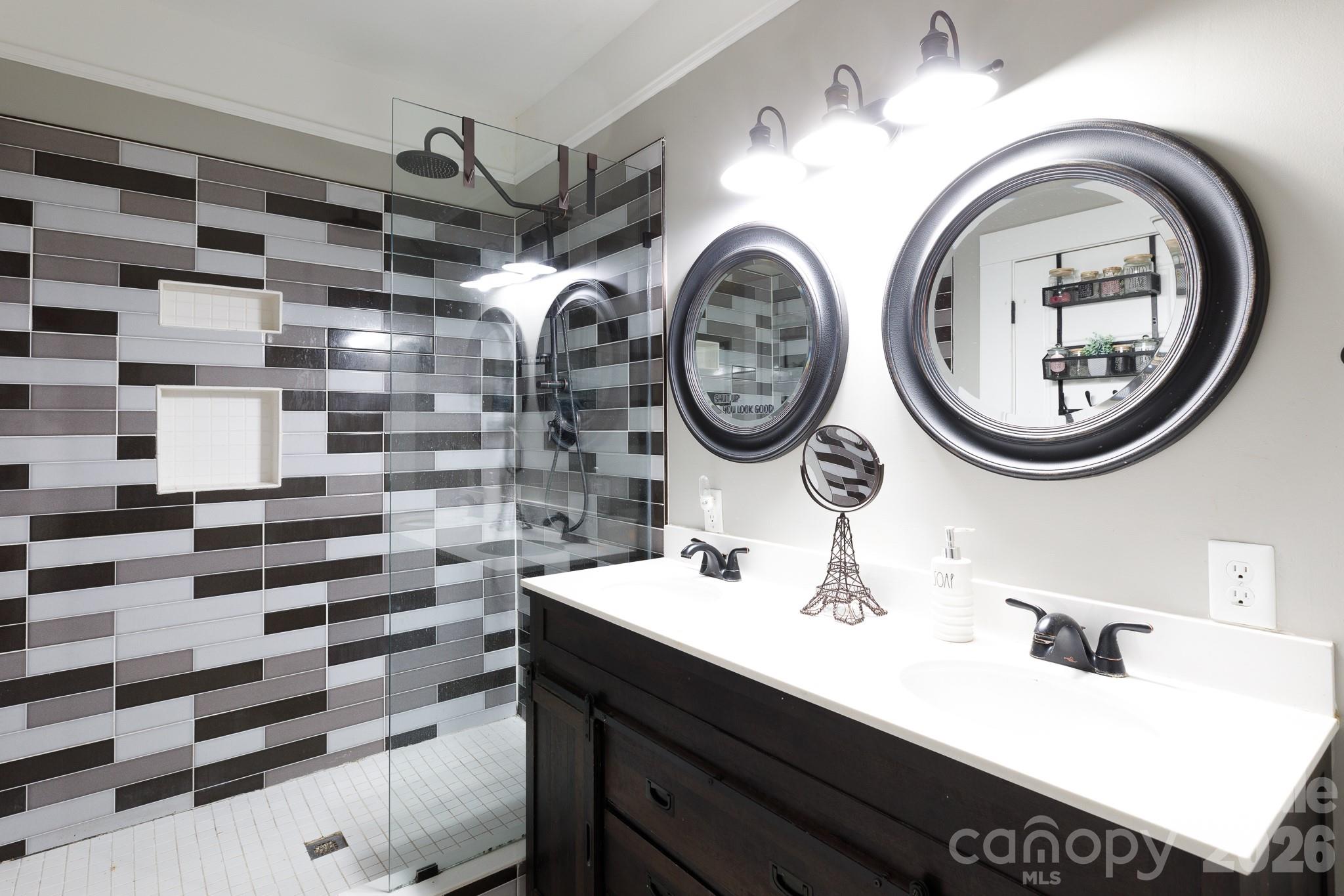 648 Izard Street Property Photo 25