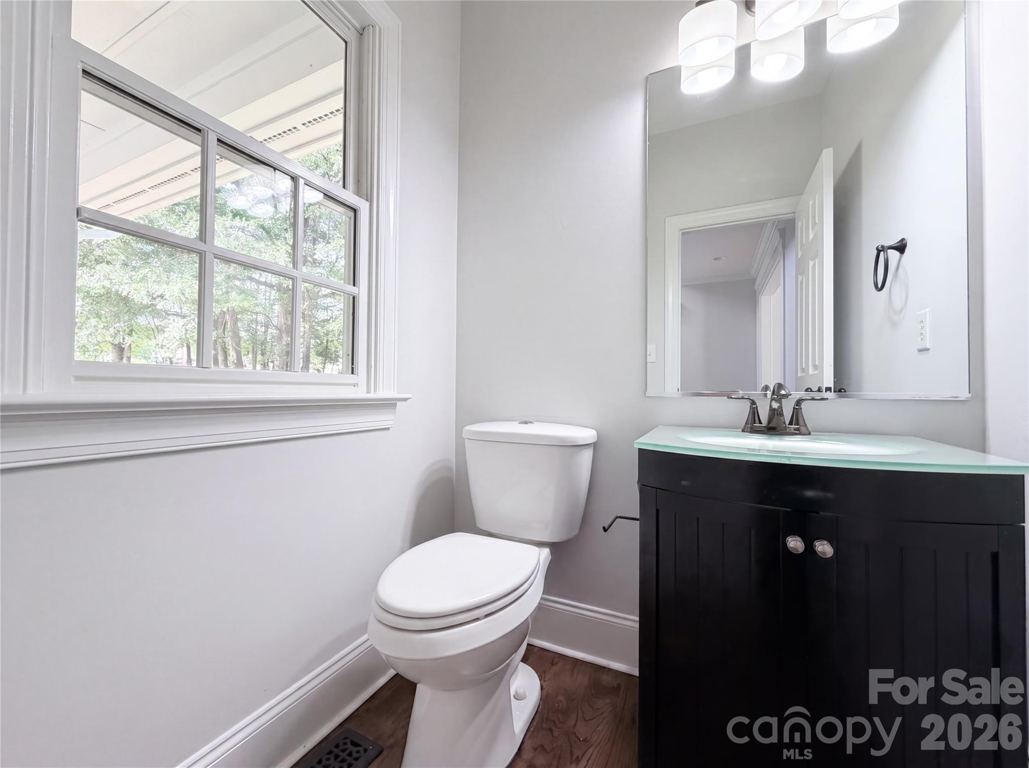 2496 Lake Shore Road Property Photo 16