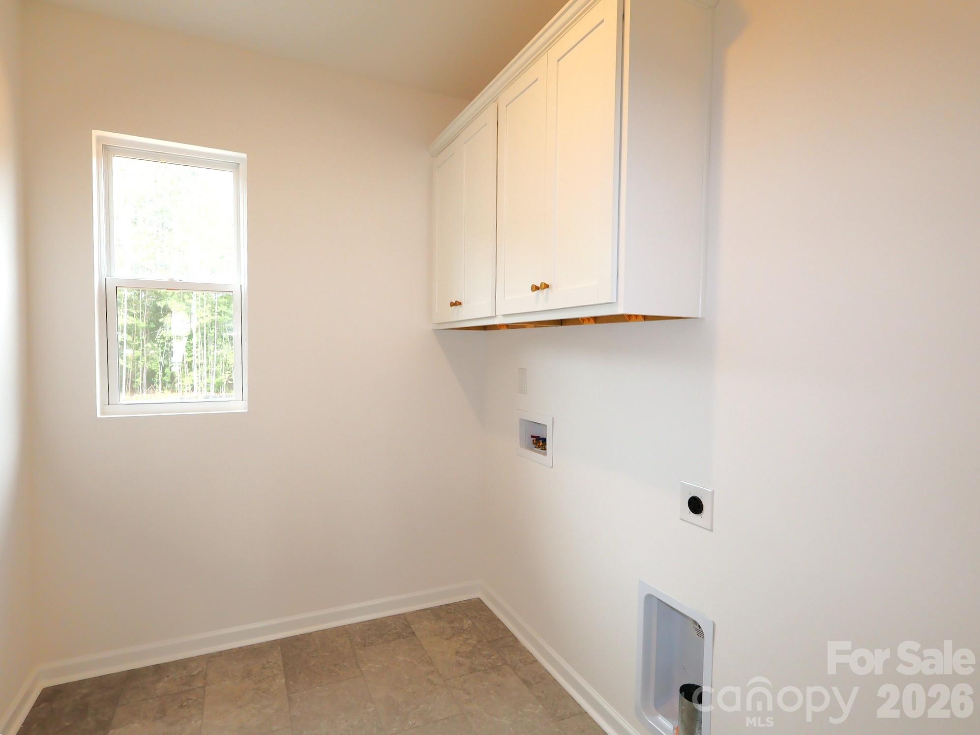 225 Amber Glen Drive Property Photo 12