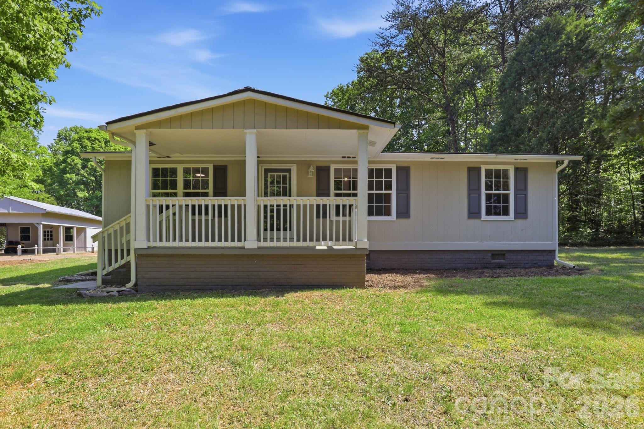 136 Woodridge Lane Property Photo 1