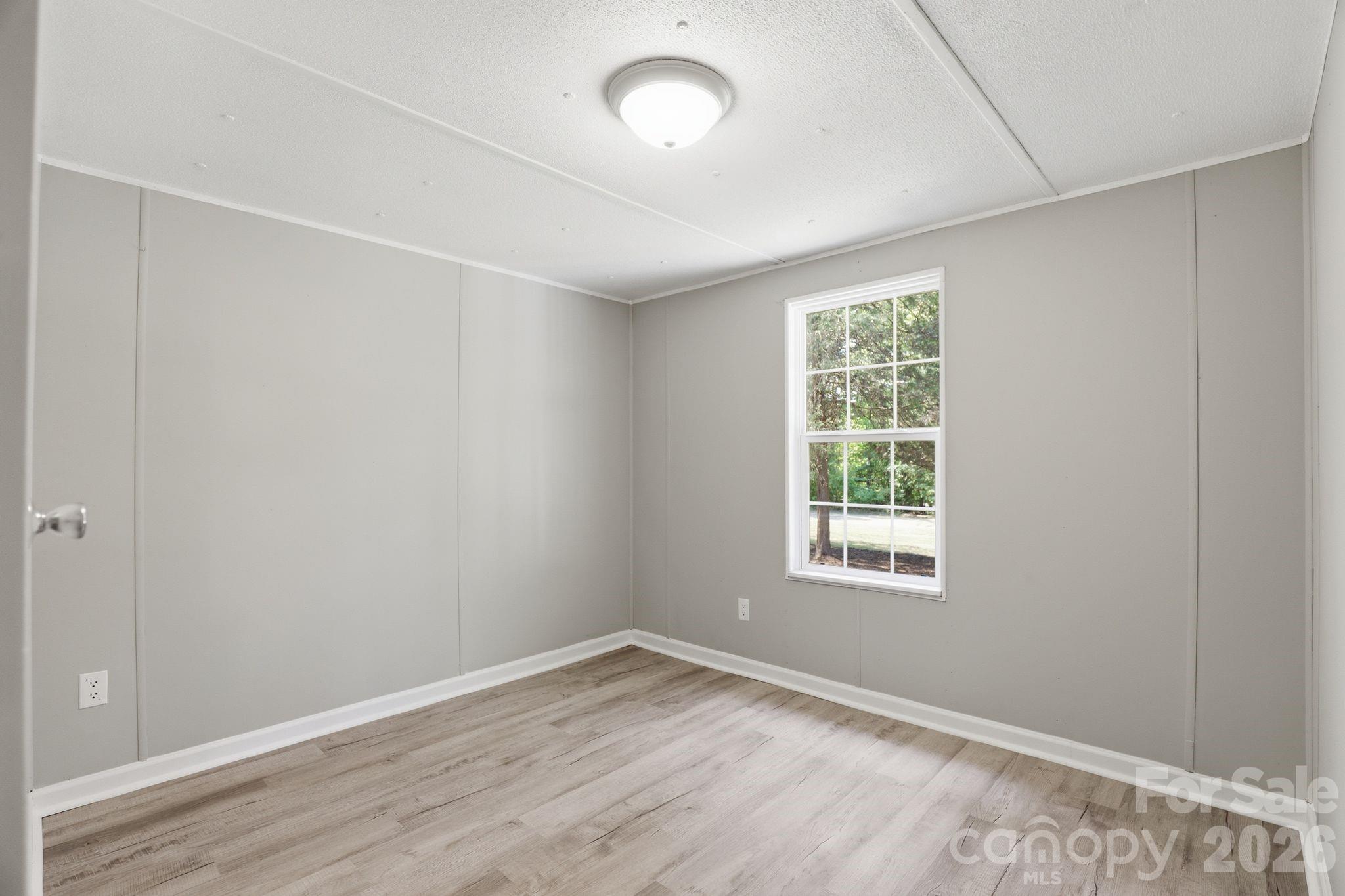 136 Woodridge Lane Property Photo 6