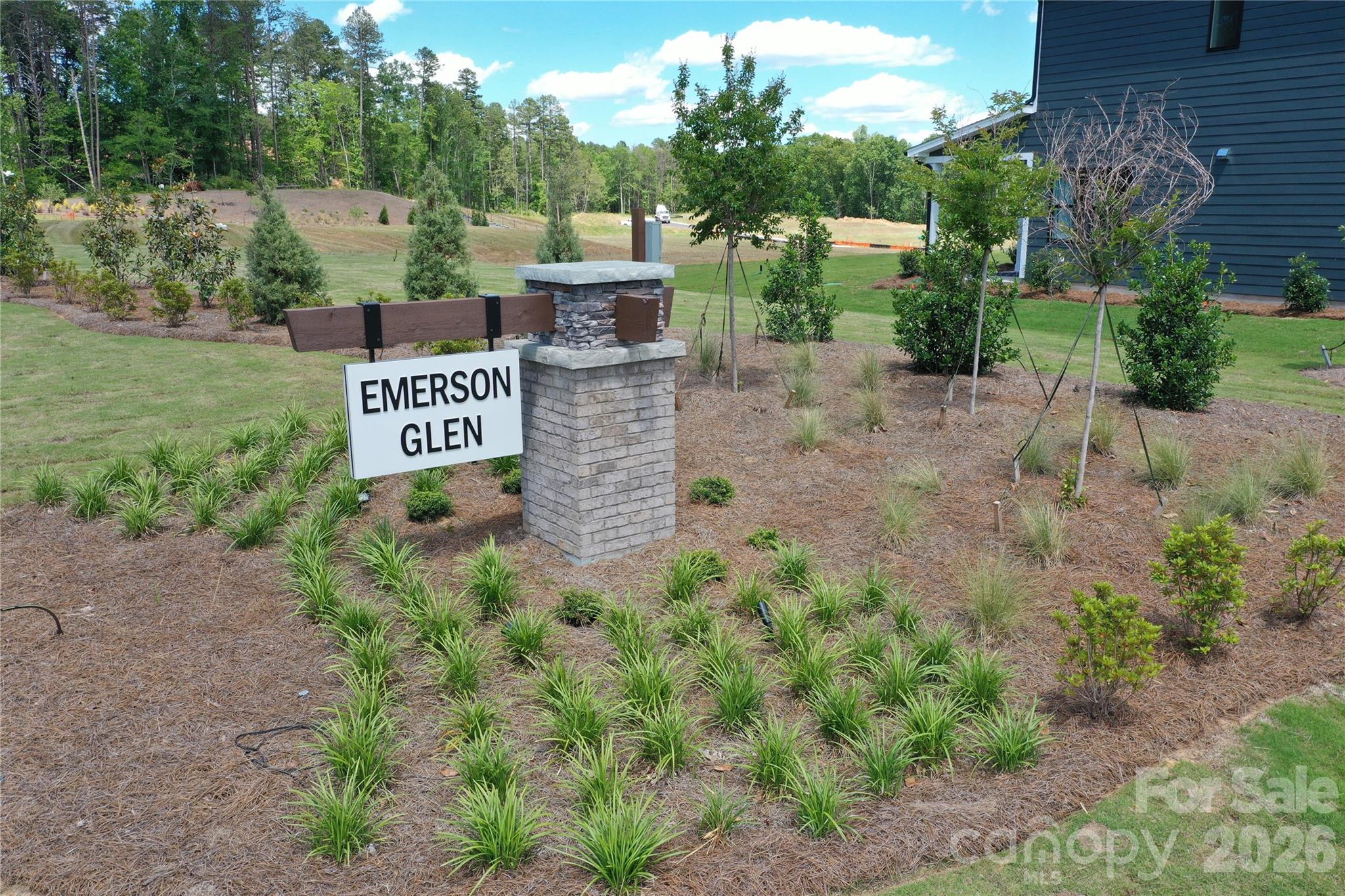 2745 Pinecliff Drive Property Photo 4