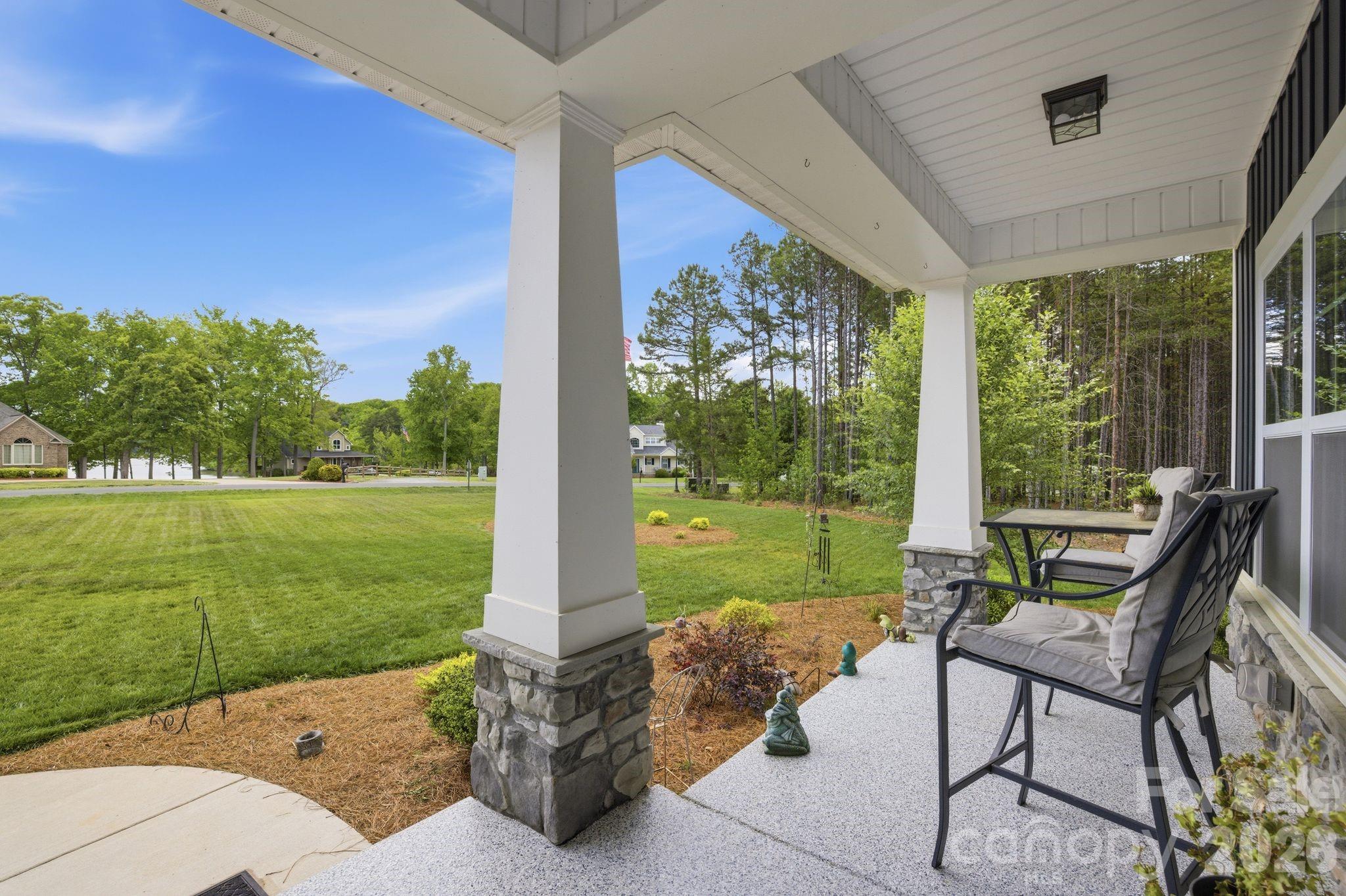 314 Potters Landing Property Photo 4
