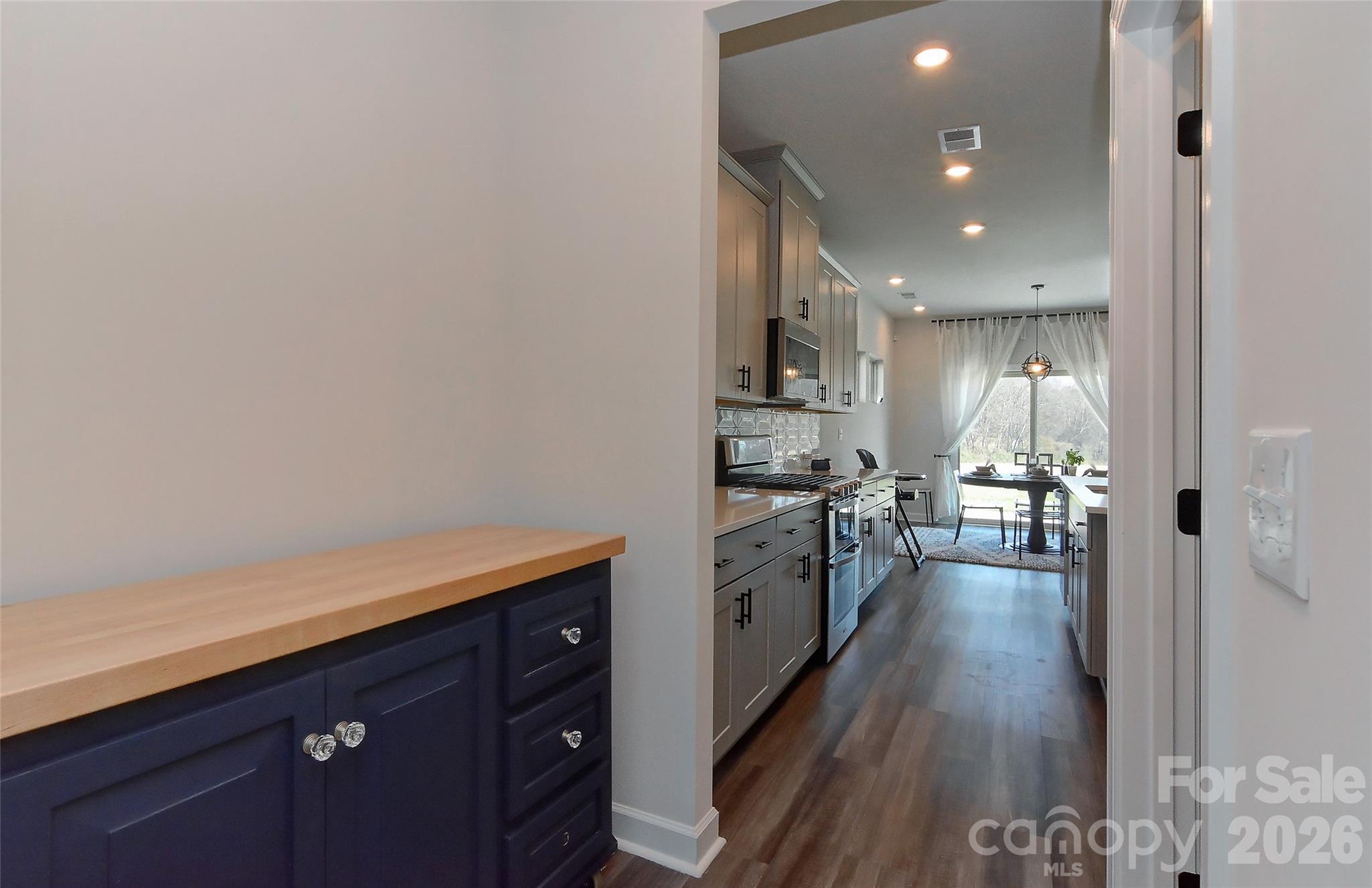 4624 Woodgreen Avenue Property Photo 7
