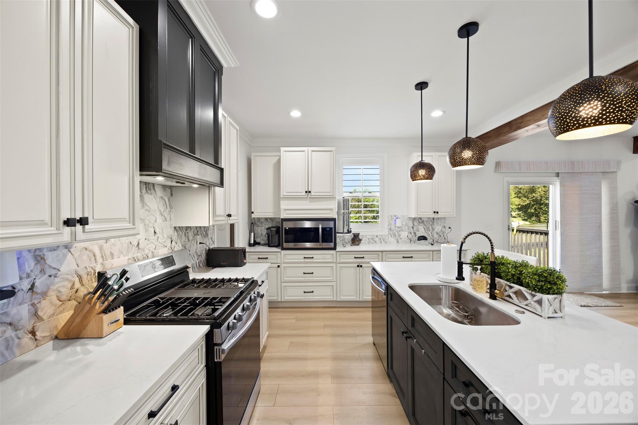 1129 Stony Point Road Property Photo 3