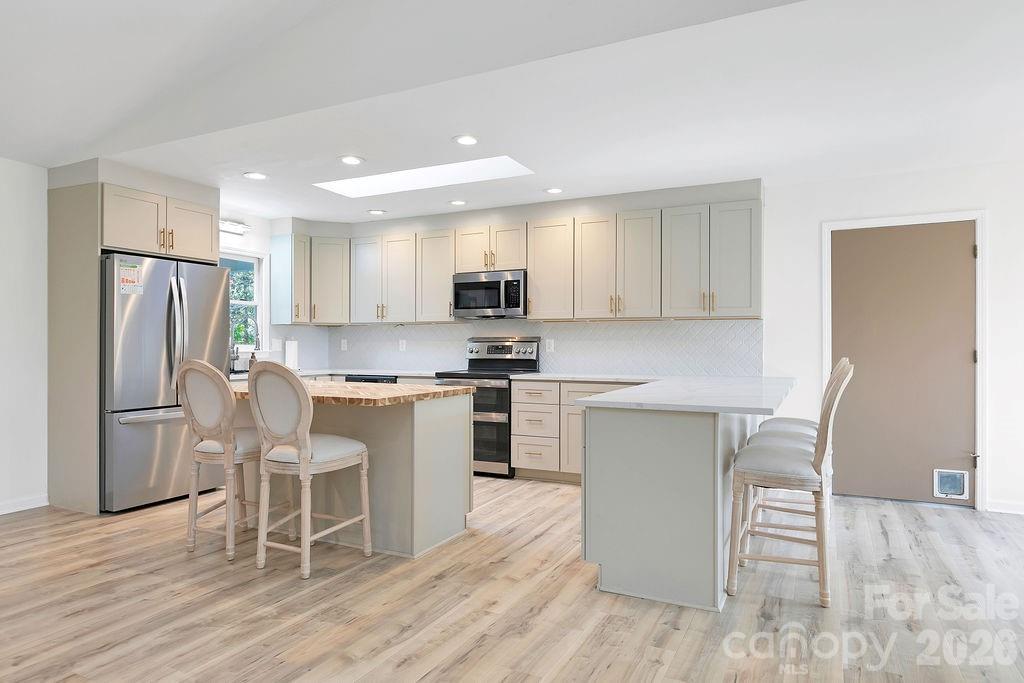 1388 King Road Property Photo 11