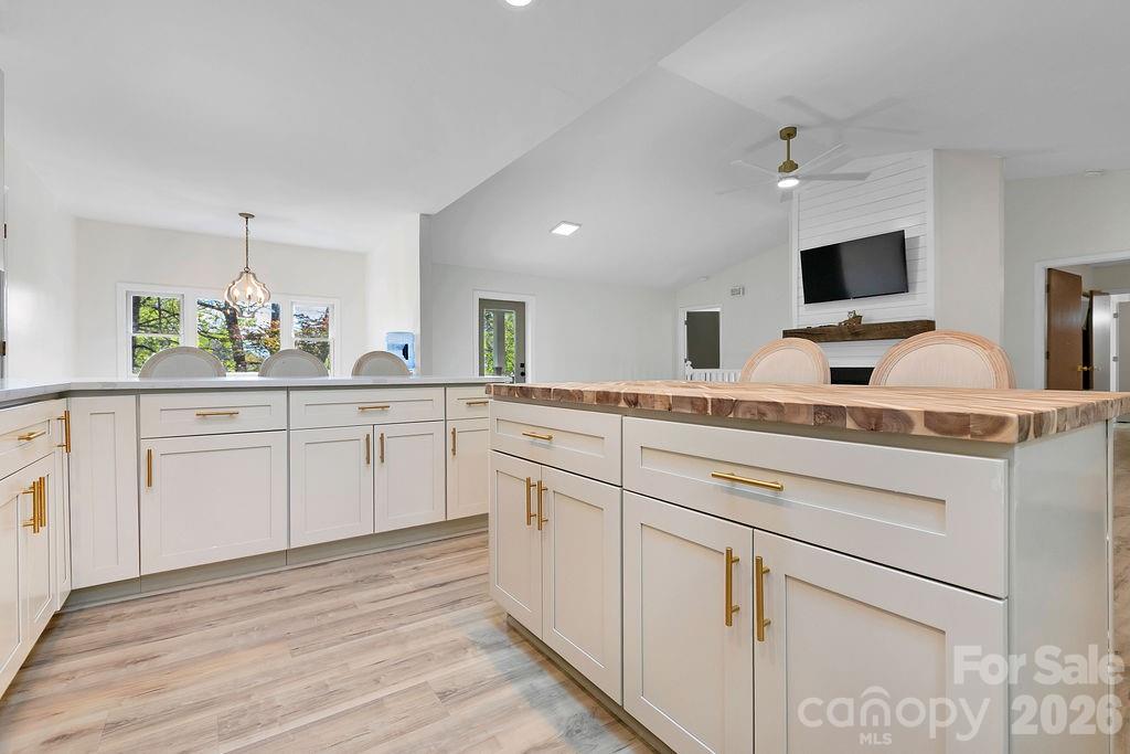 1388 King Road Property Photo 16