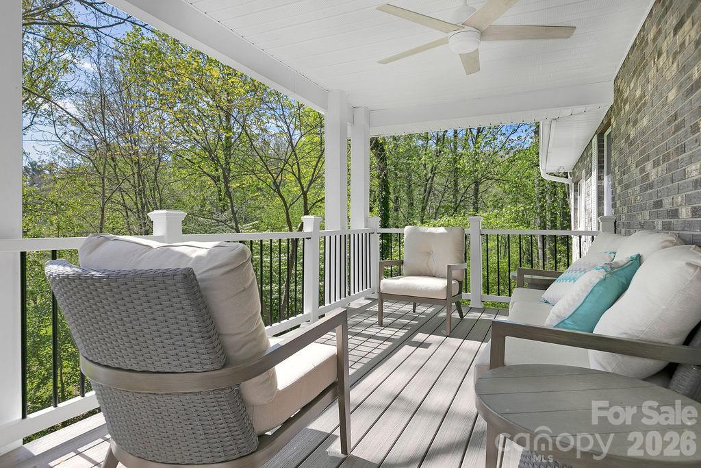 1388 King Road Property Photo 19