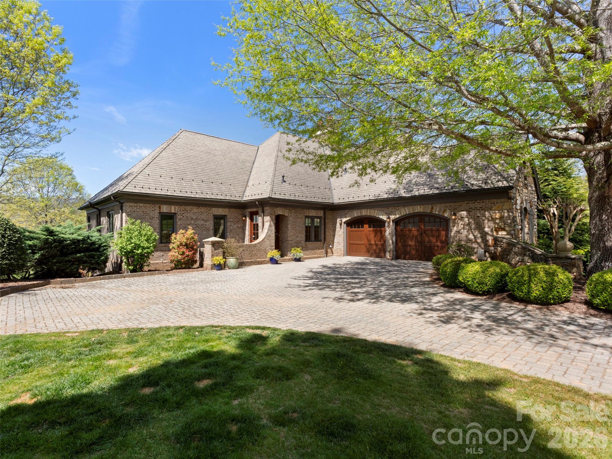 14 Golfside Court Property Photo 4