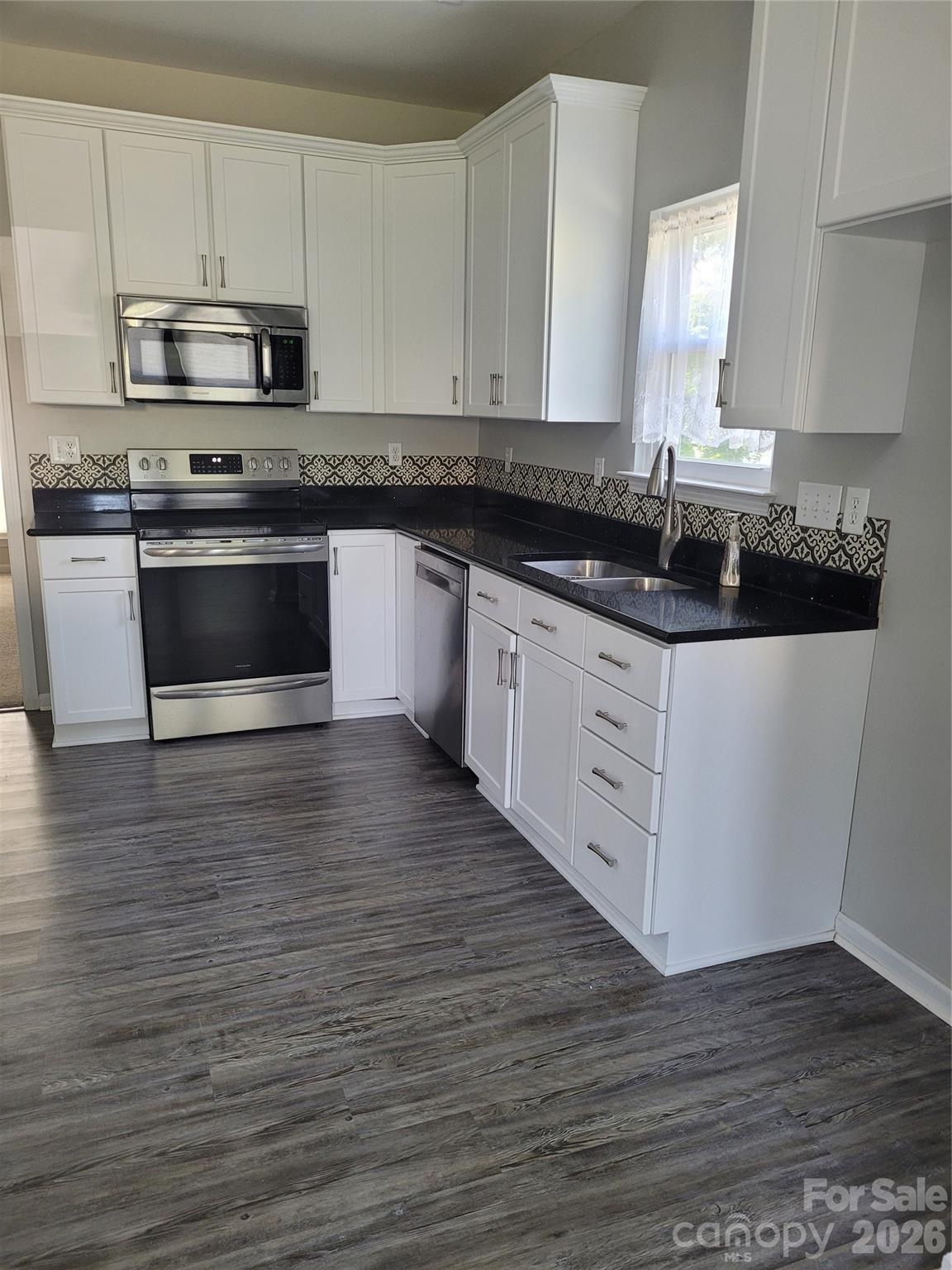 103 Pamlico Lane Property Photo 10