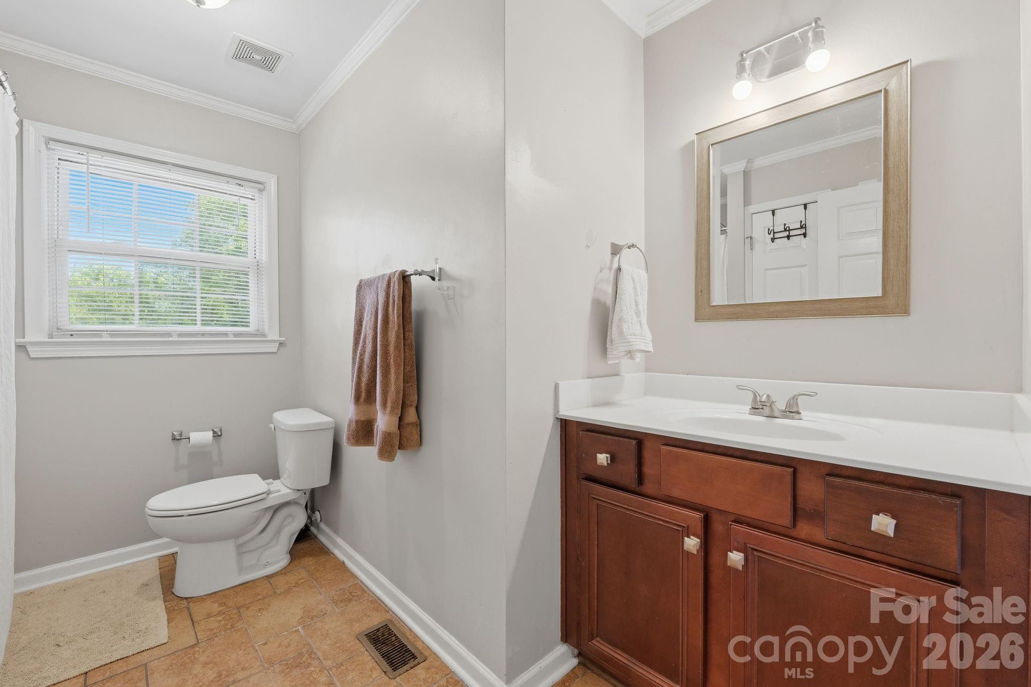 153 American Avenue Property Photo 27