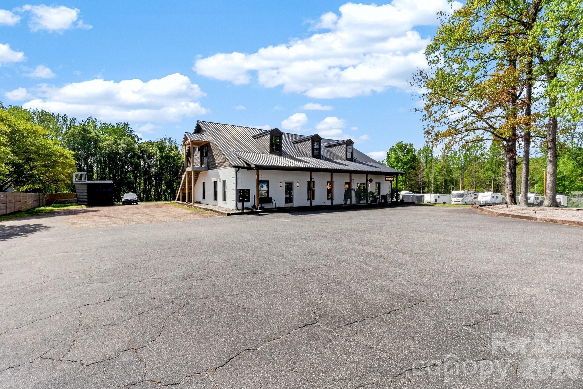 3440 E Broad Street Property Photo 5