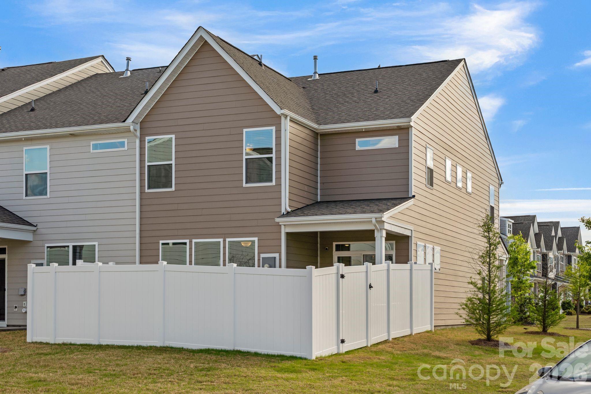 6211 Nandina Drive Property Photo 3