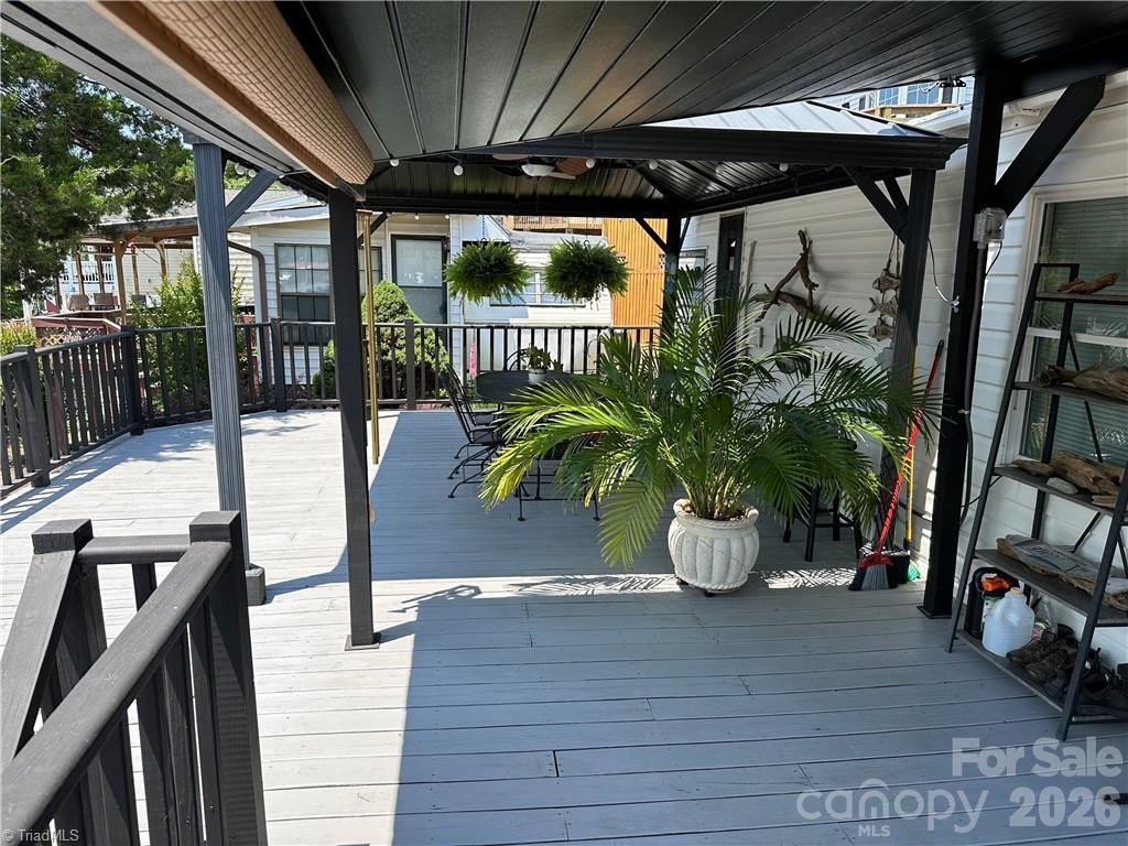 120 Elm Street Property Photo 25