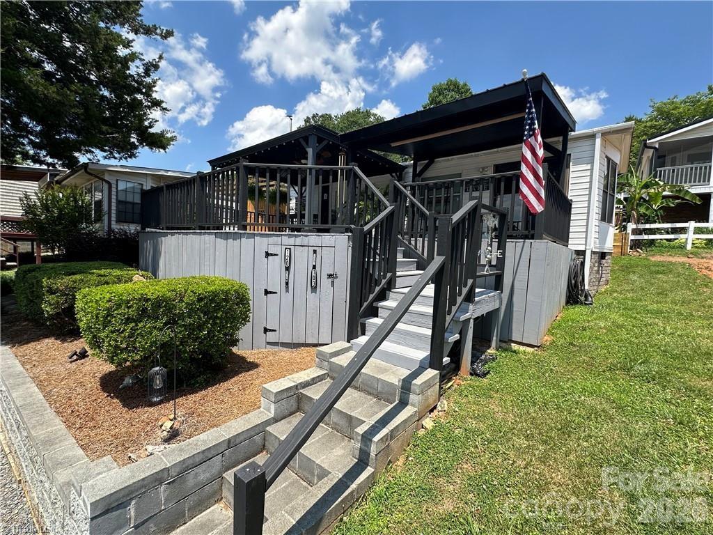 120 Elm Street Property Photo 28