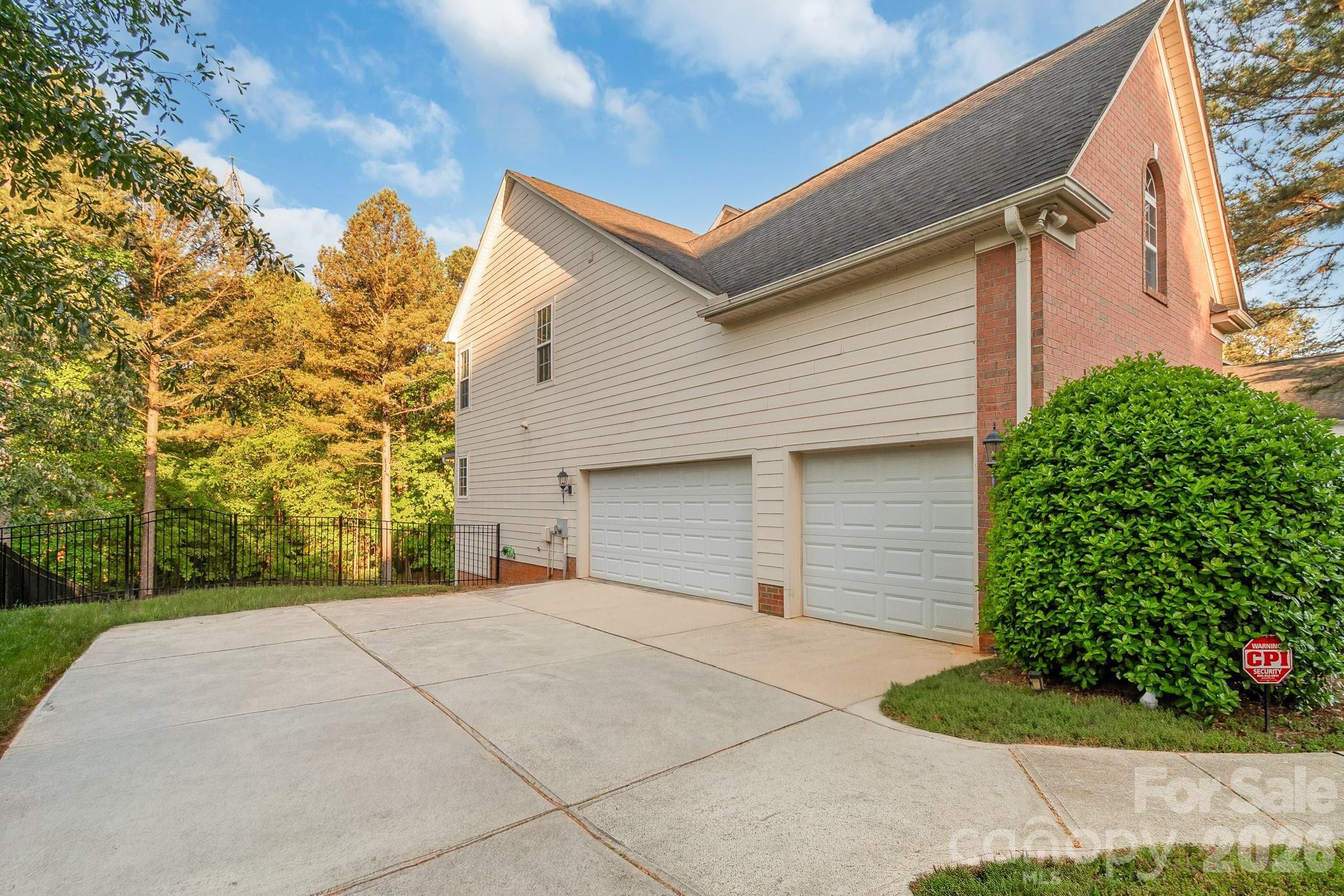 124 Whiterock Drive 58 Property Photo 4
