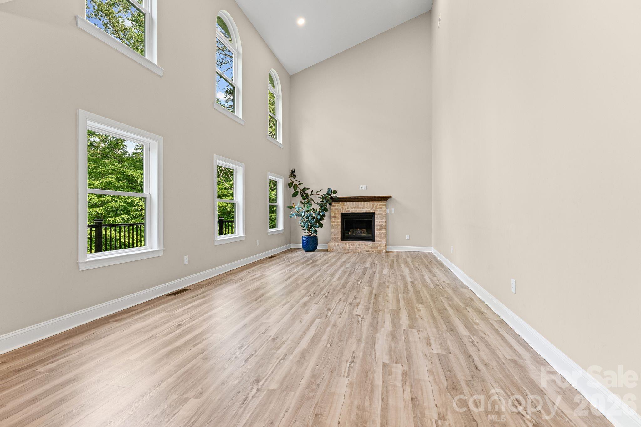 160 Tullyries Lane Property Photo 6