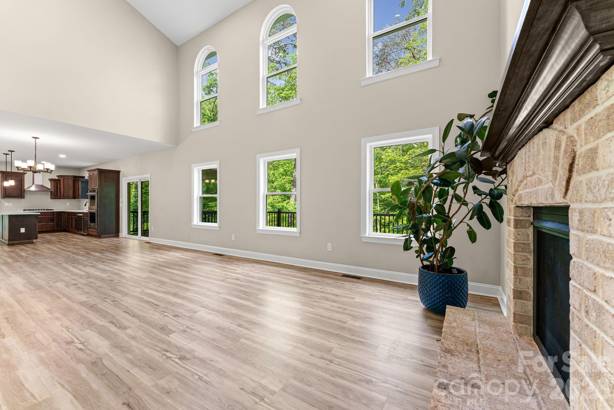 160 Tullyries Lane Property Photo 7