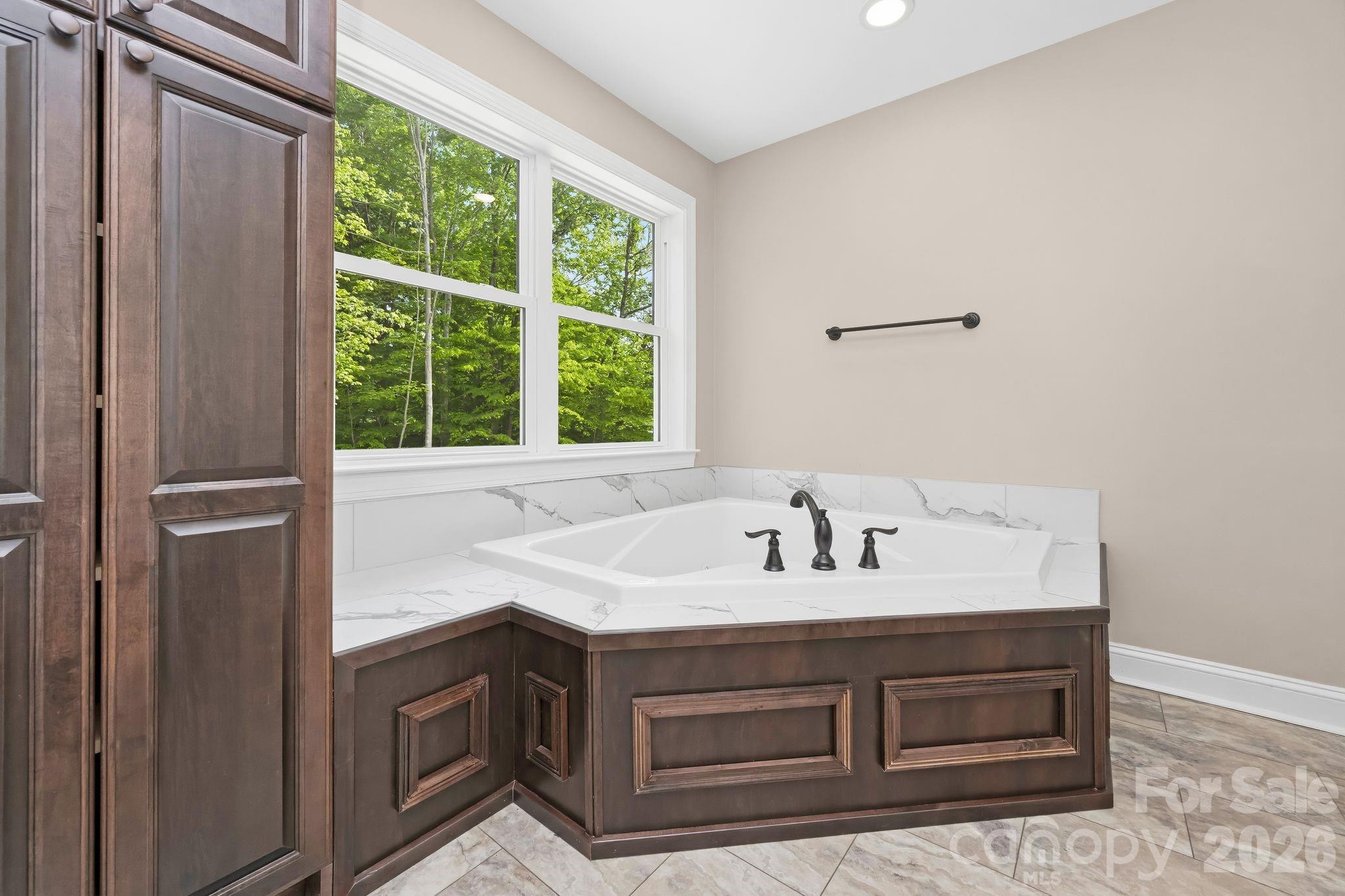 160 Tullyries Lane Property Photo 28