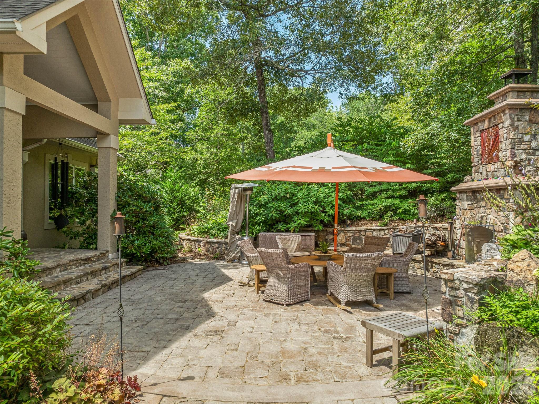 212 S Plains Drive Property Photo 8