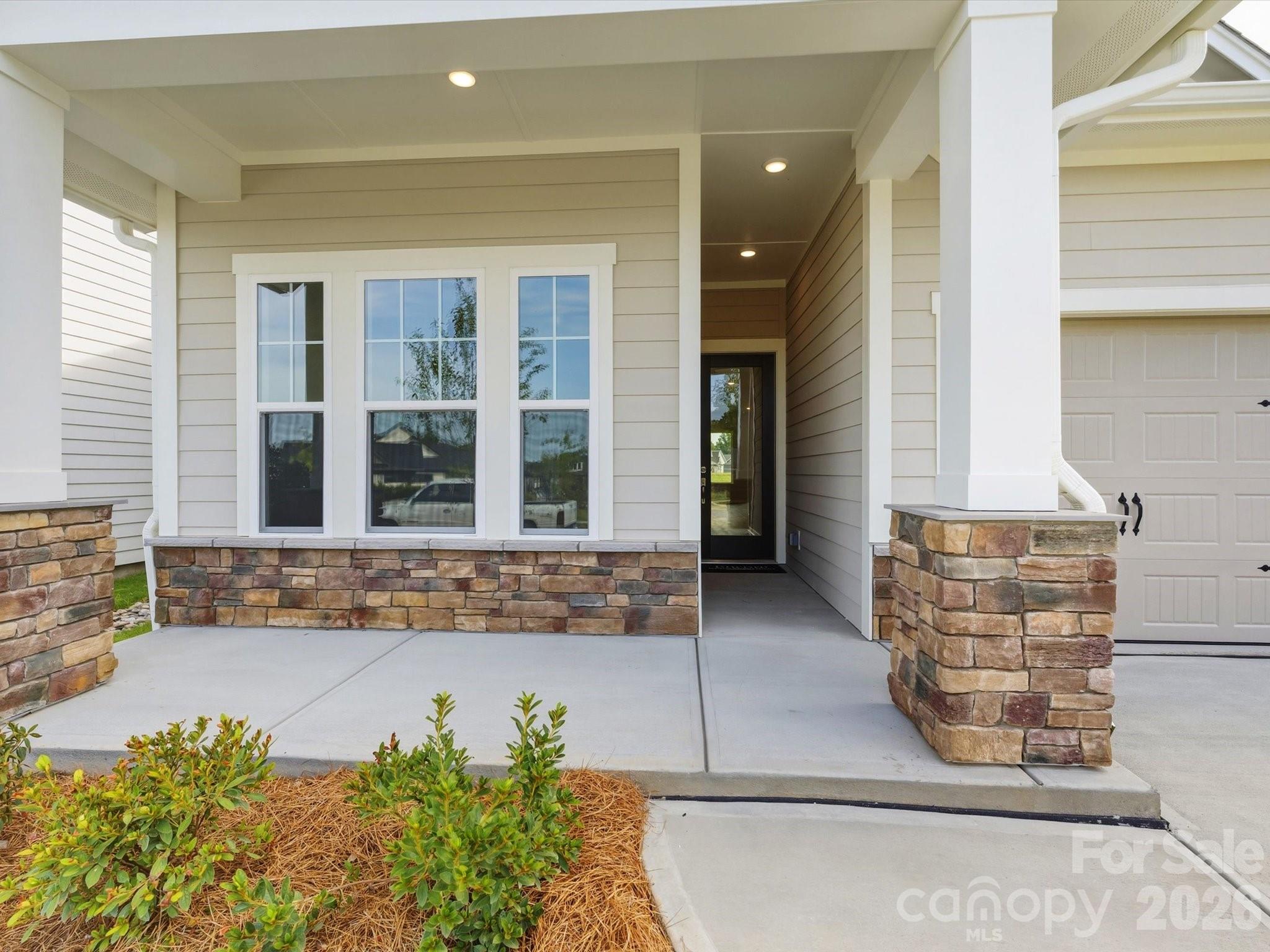 1015 Fen Lane Property Photo 3