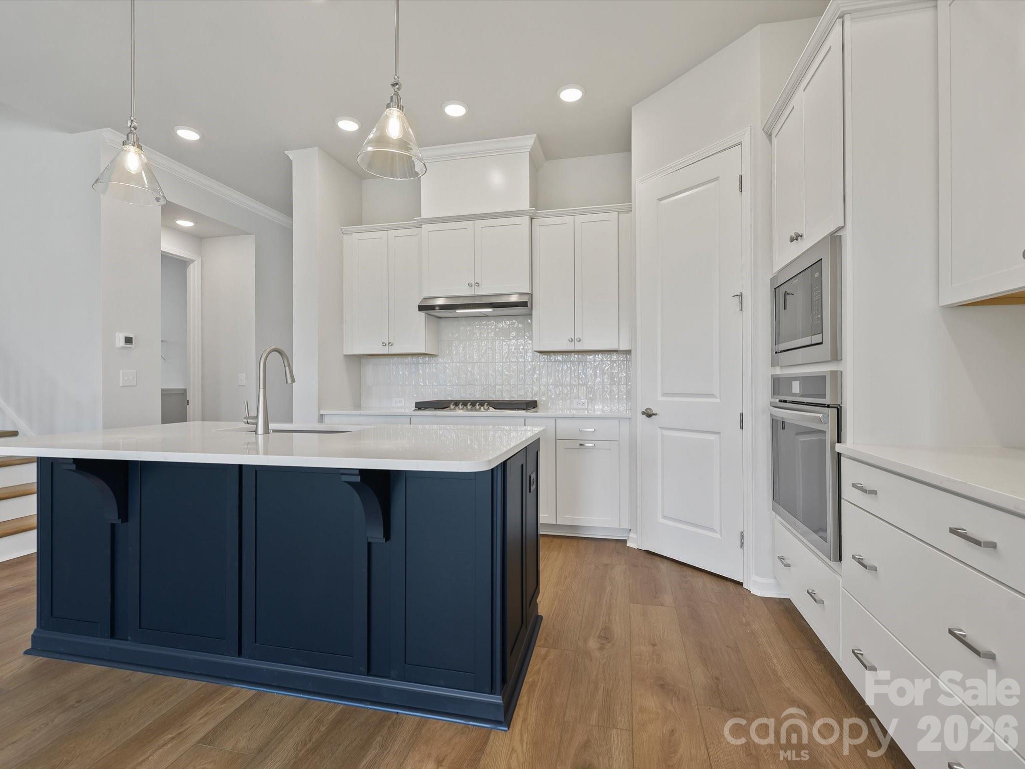 1015 Fen Lane Property Photo 6