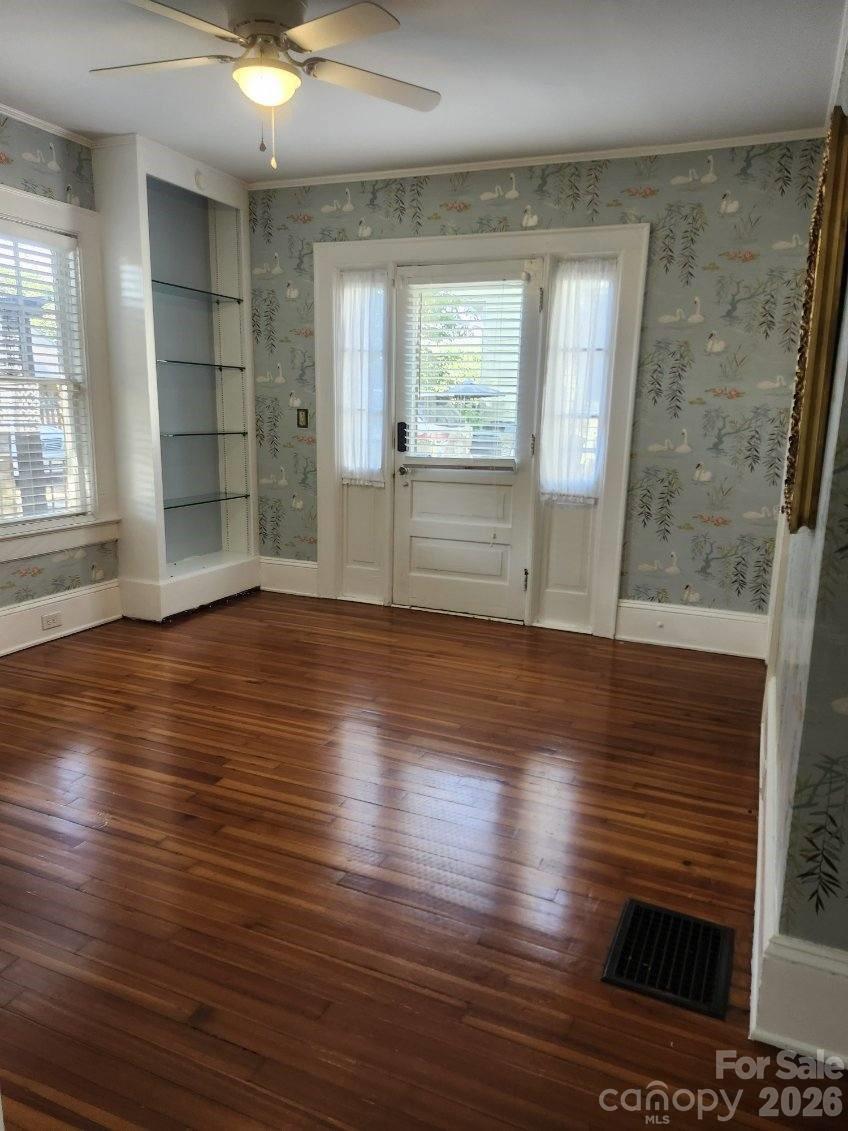 907 Edgewood Circle Property Photo 6