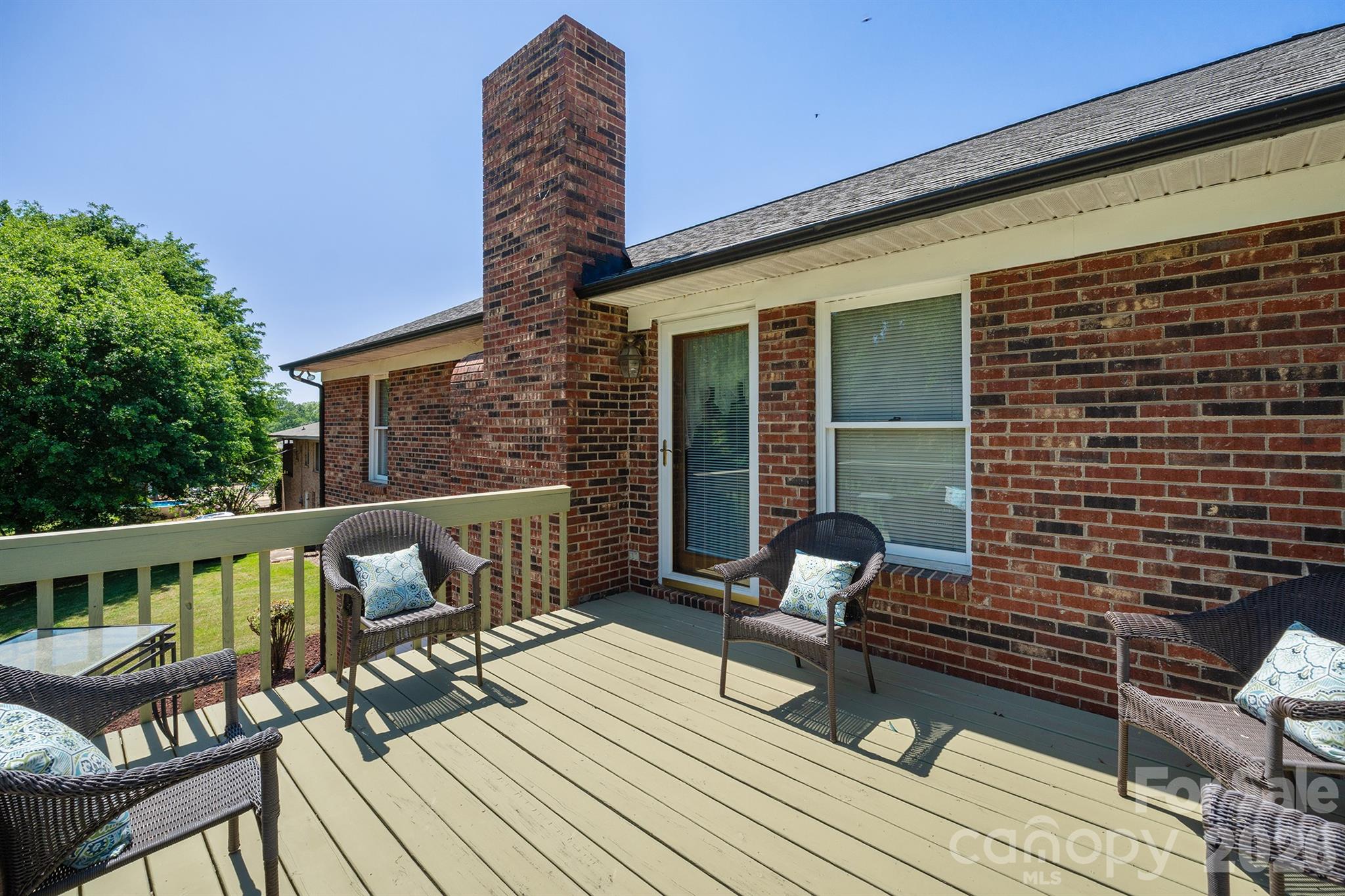 105 Rock Creek Drive Property Photo 5