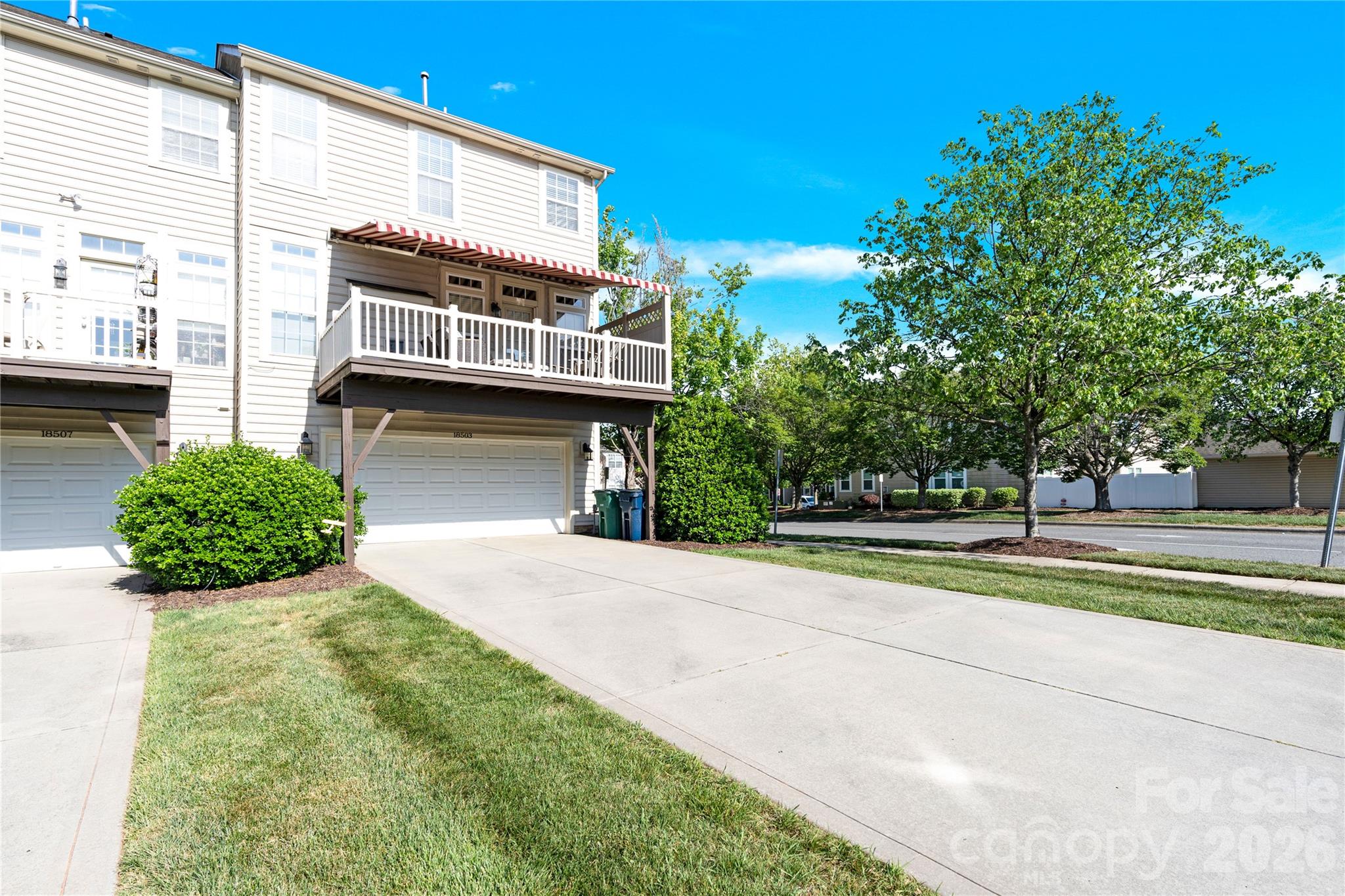 18503 The Commons Boulevard Property Photo 6