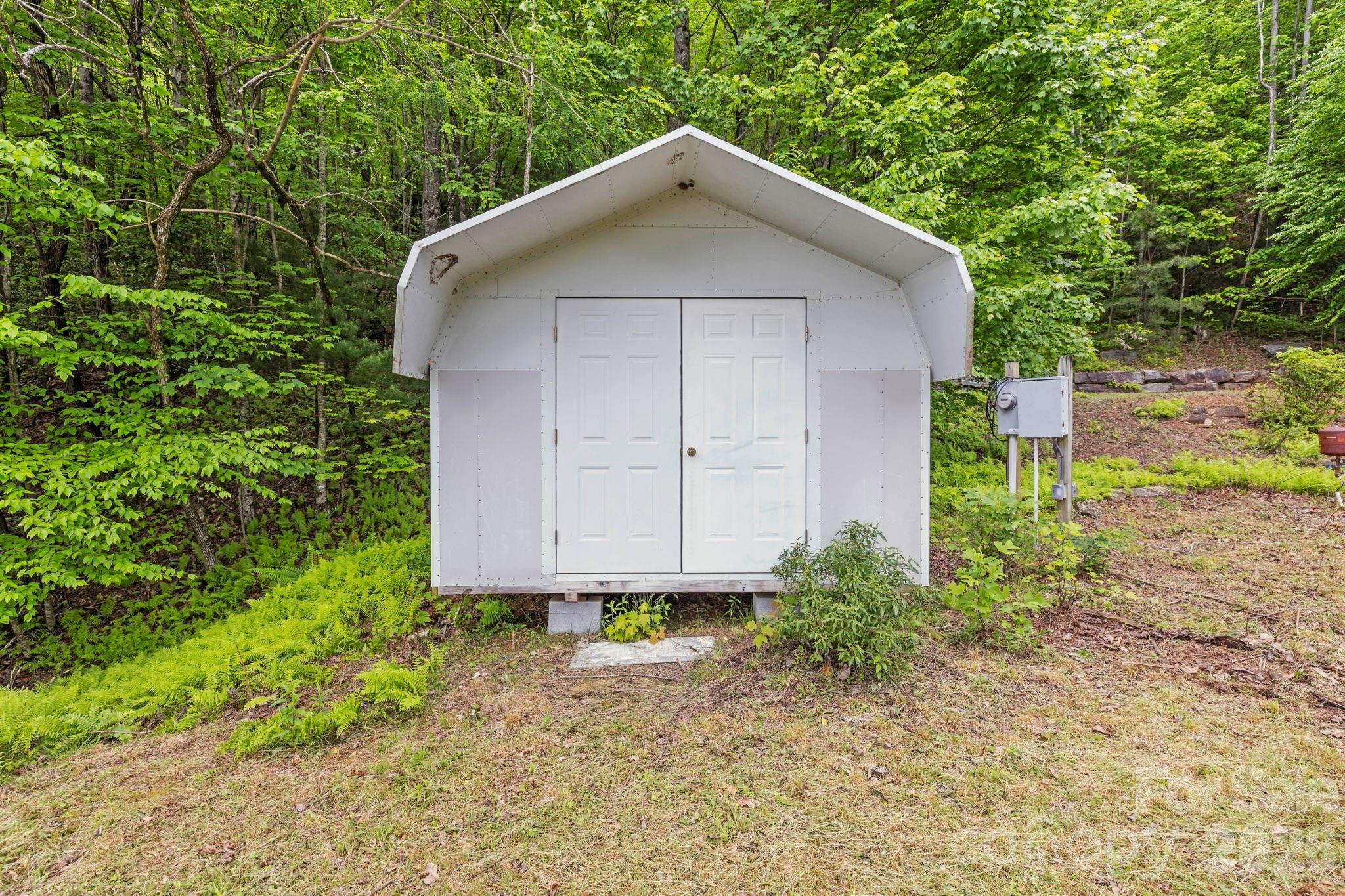 1325 Golden Road Property Photo 15