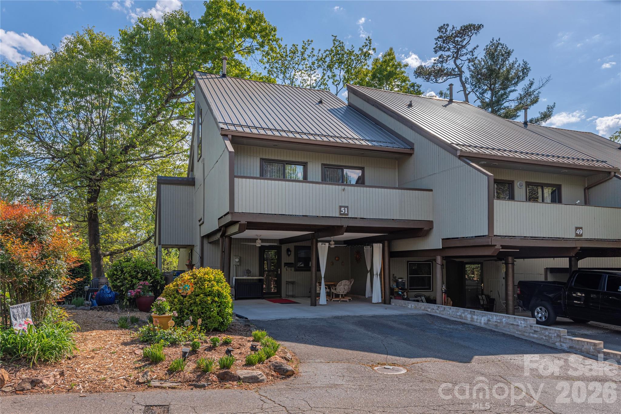 51 Maple Ridge Lane Property Photo 1