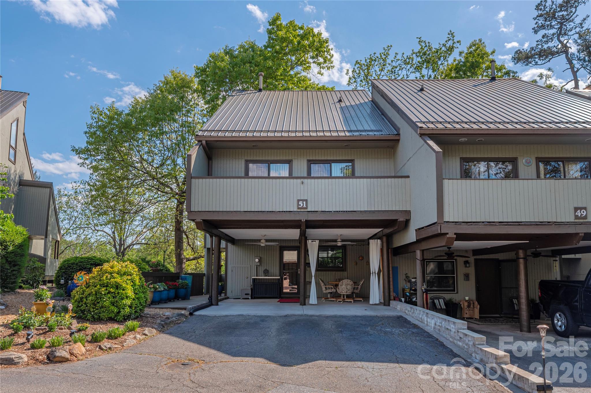 51 Maple Ridge Lane Property Photo 2