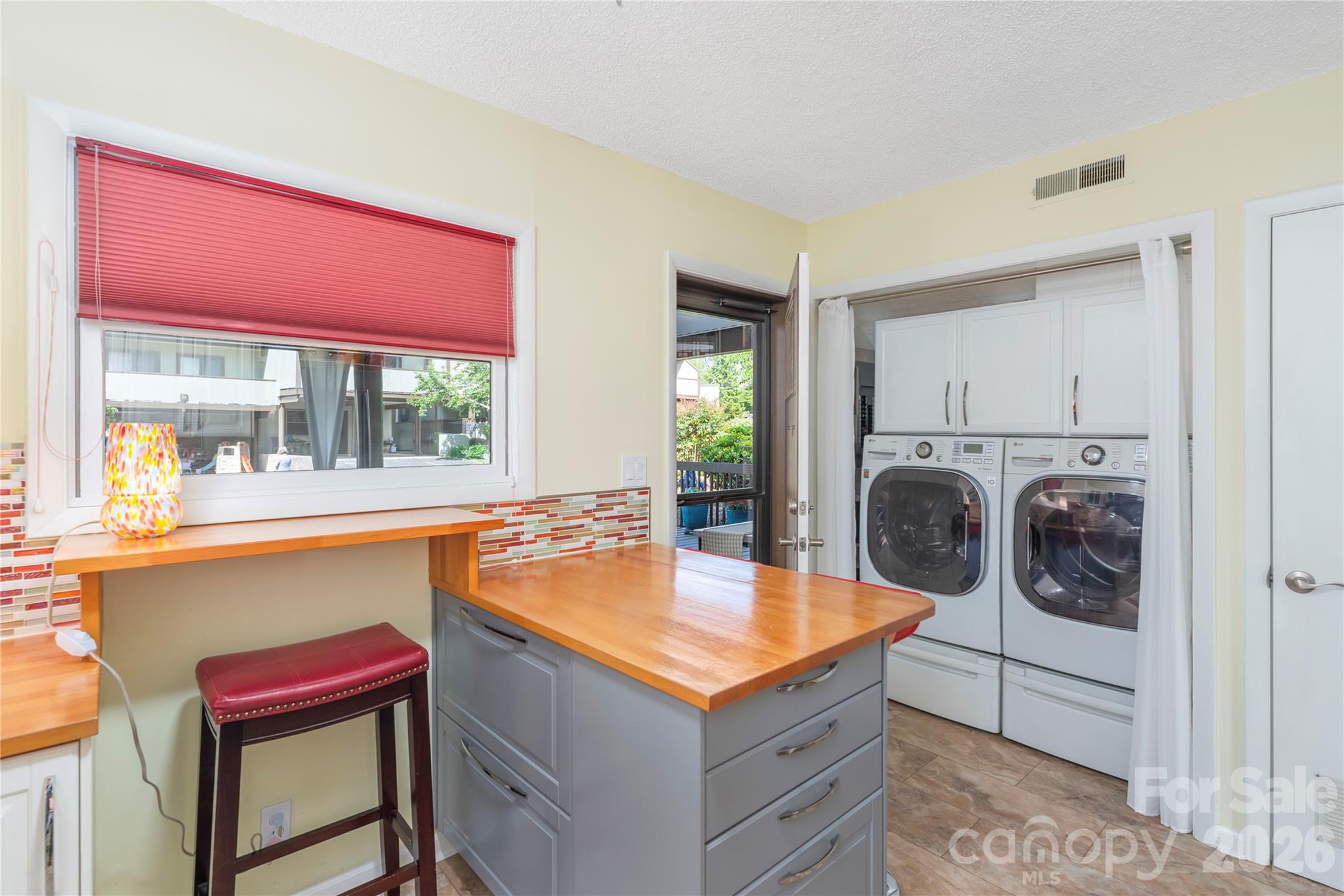 51 Maple Ridge Lane Property Photo 4