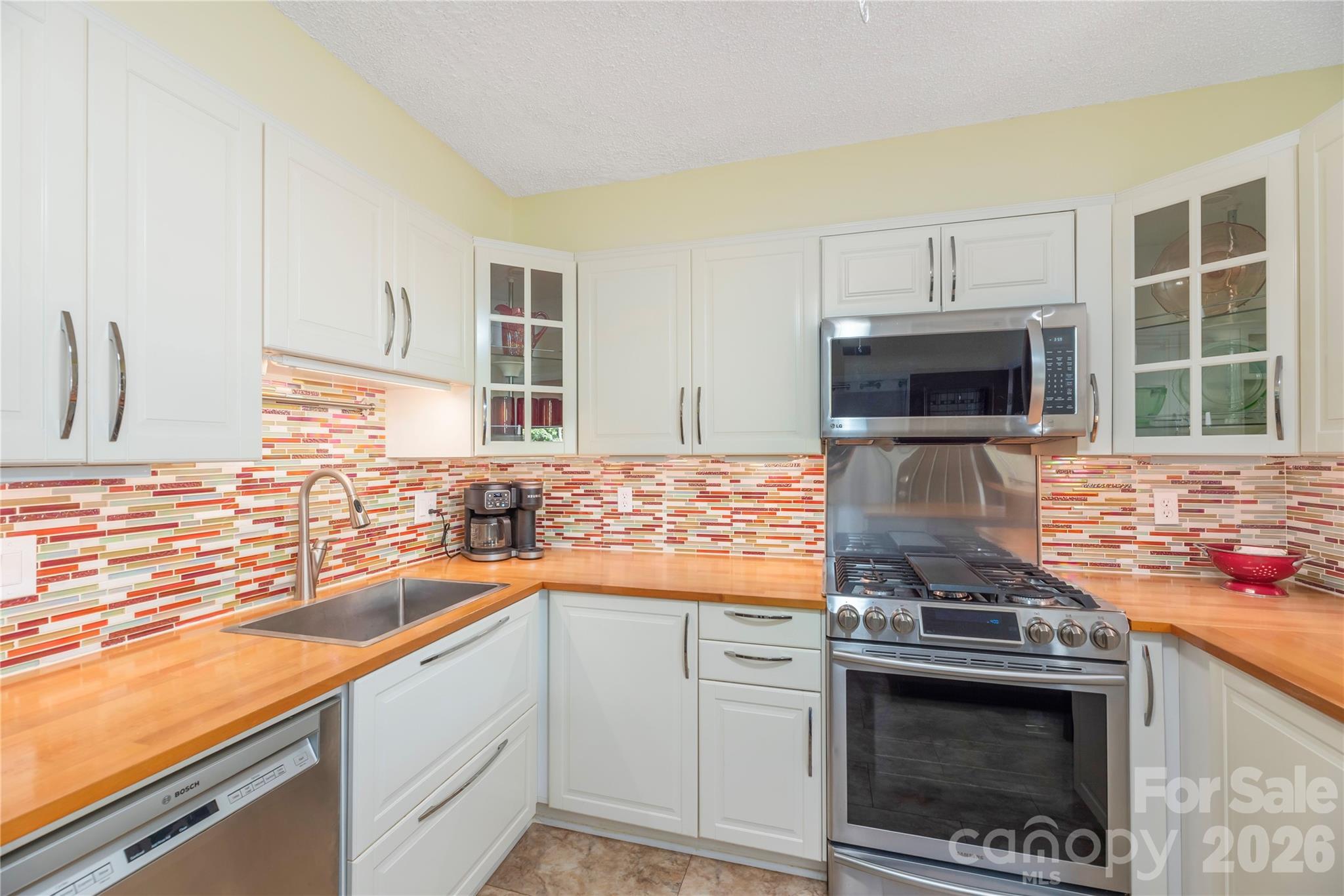 51 Maple Ridge Lane Property Photo 6