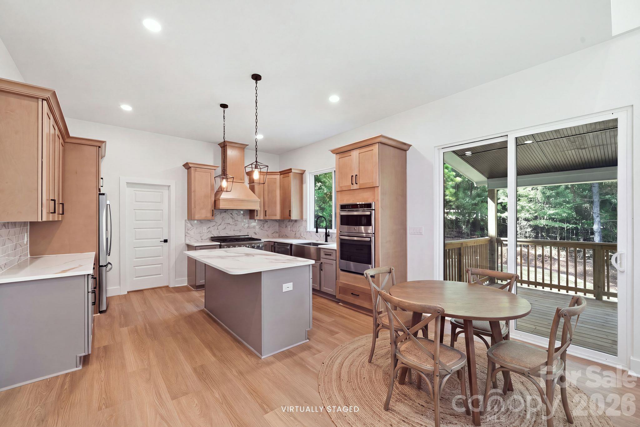 6882 Pine Moss Lane Property Photo 4