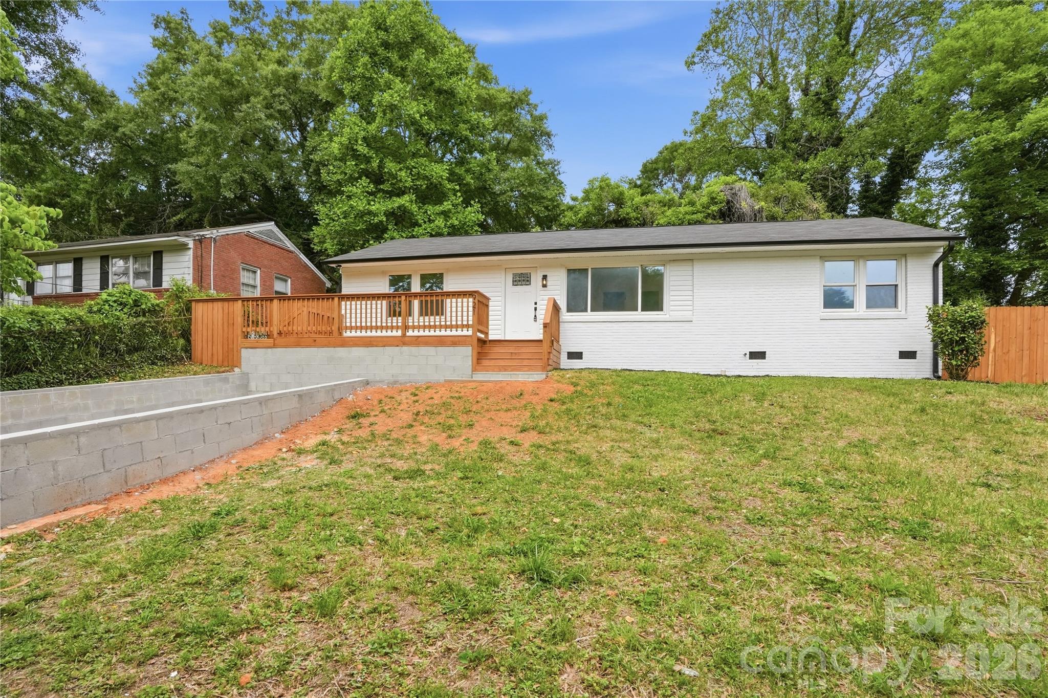 921 Green Circle Drive Property Photo 1