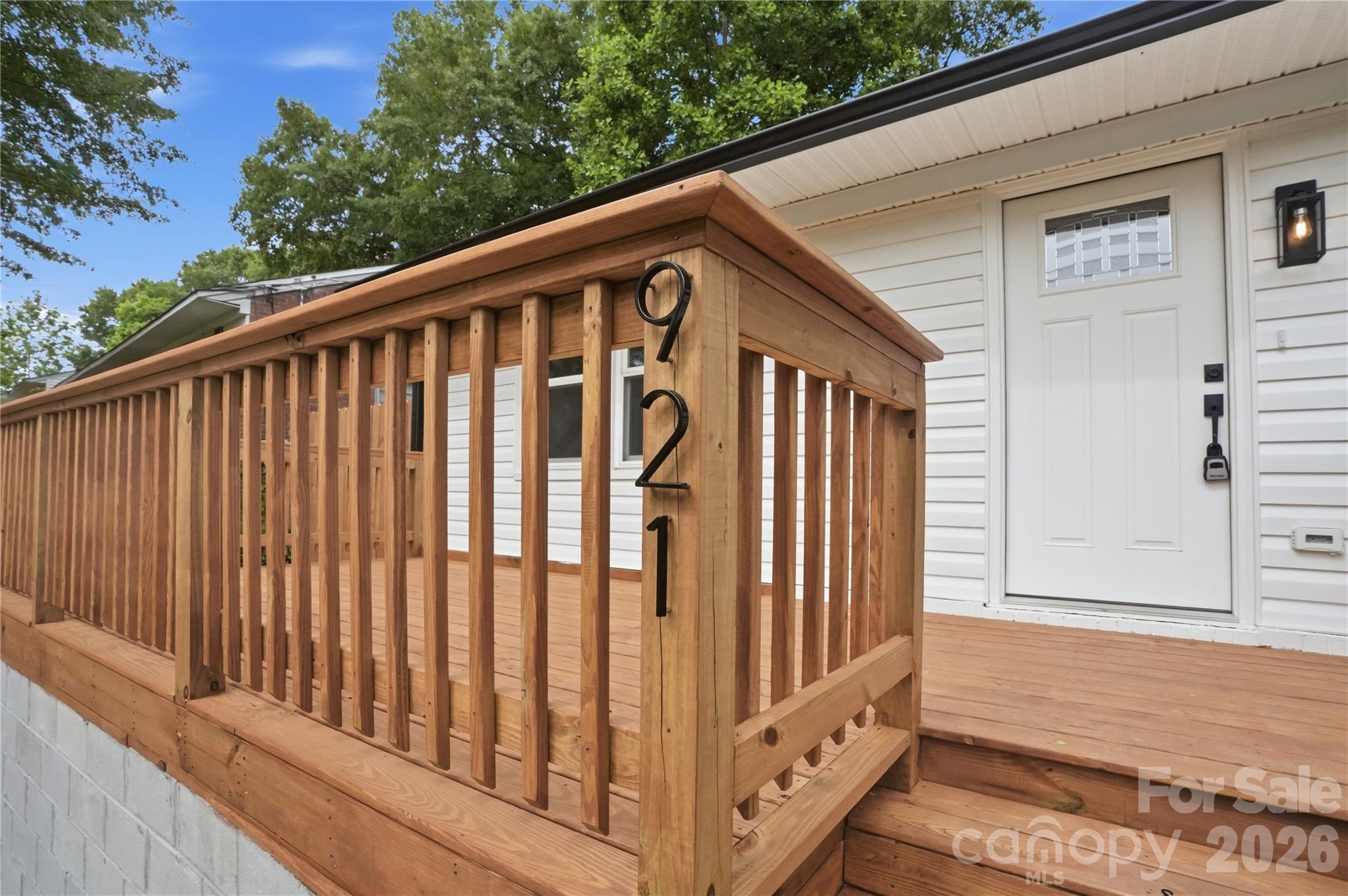 921 Green Circle Drive Property Photo 2