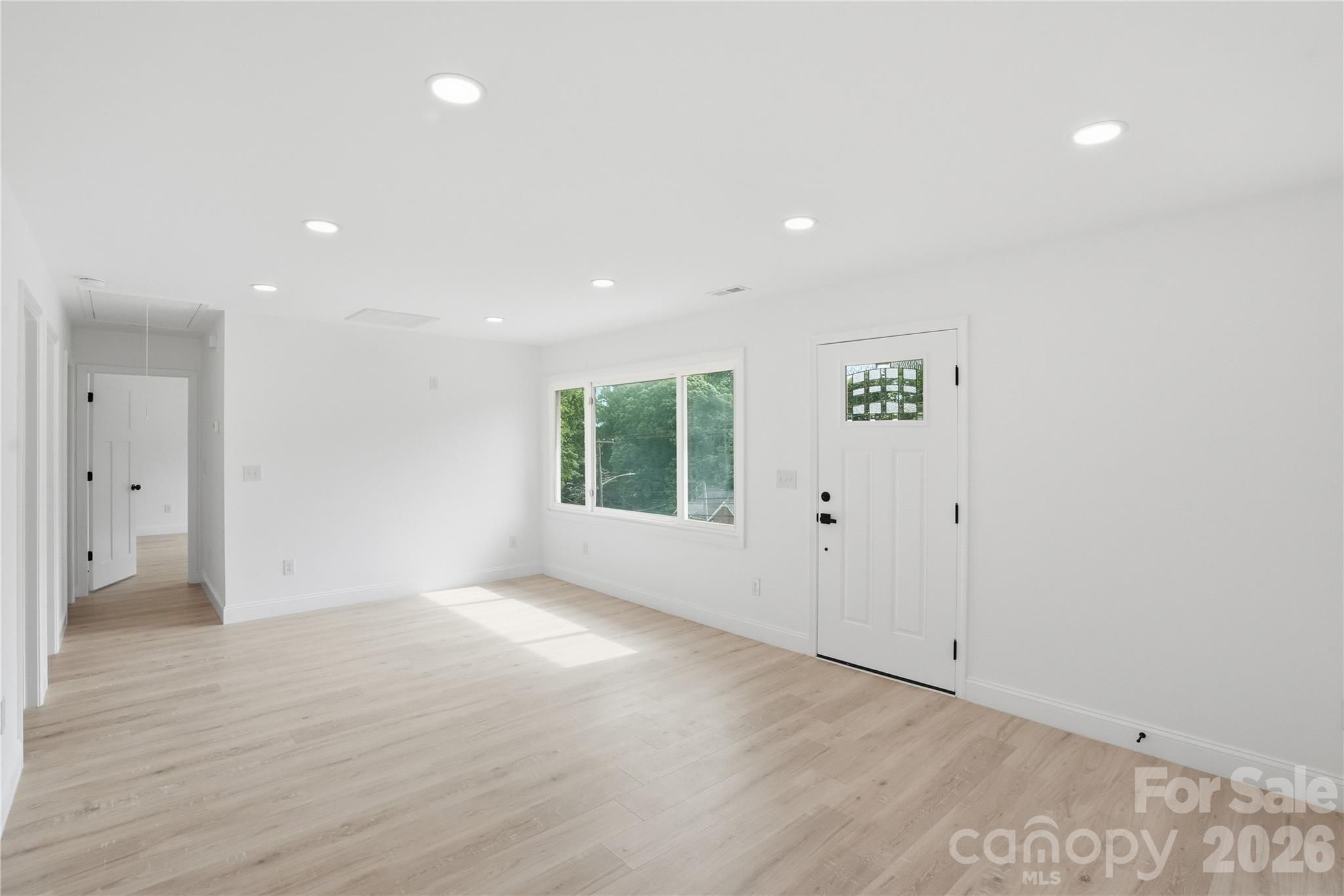 921 Green Circle Drive Property Photo 6