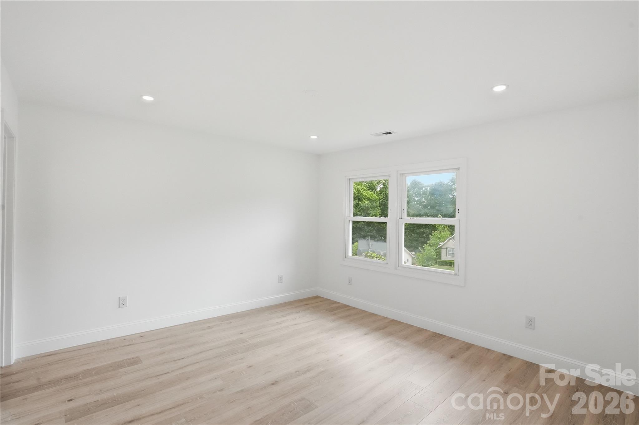 921 Green Circle Drive Property Photo 10