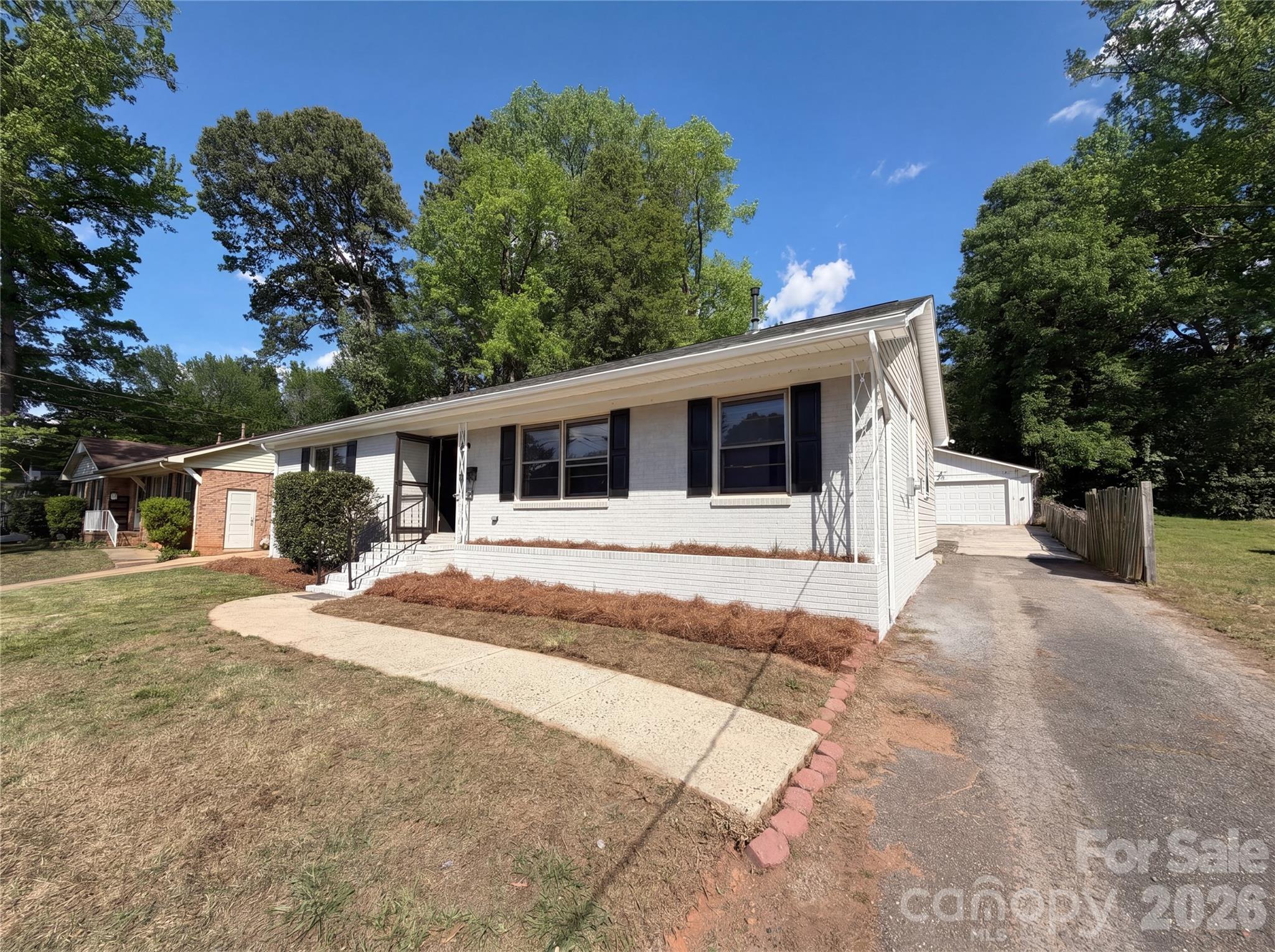1815 Weststone Drive Property Photo 2