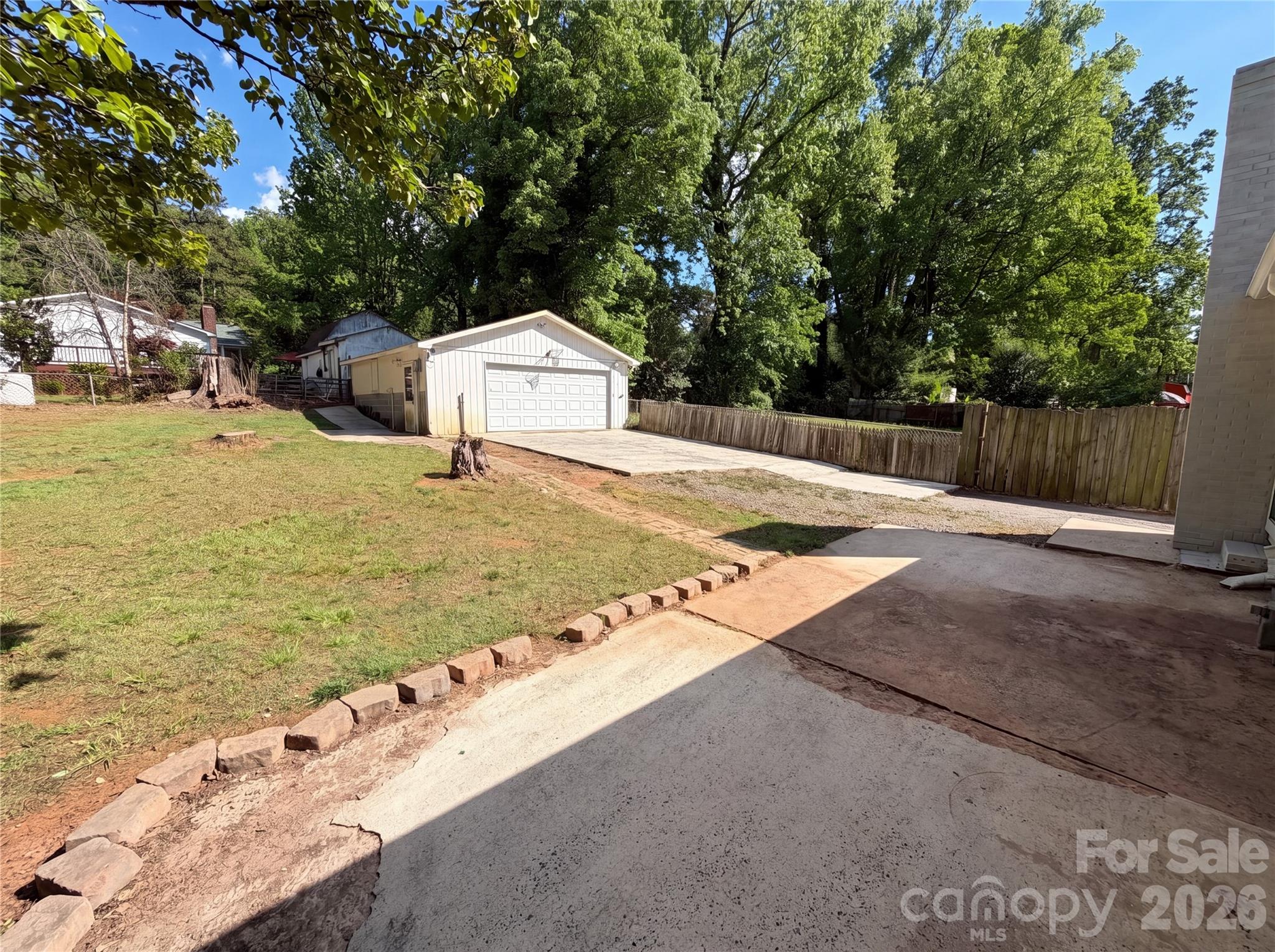 1815 Weststone Drive Property Photo 3