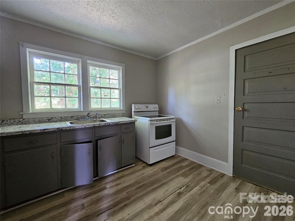 930 S Miller Street Property Photo 6