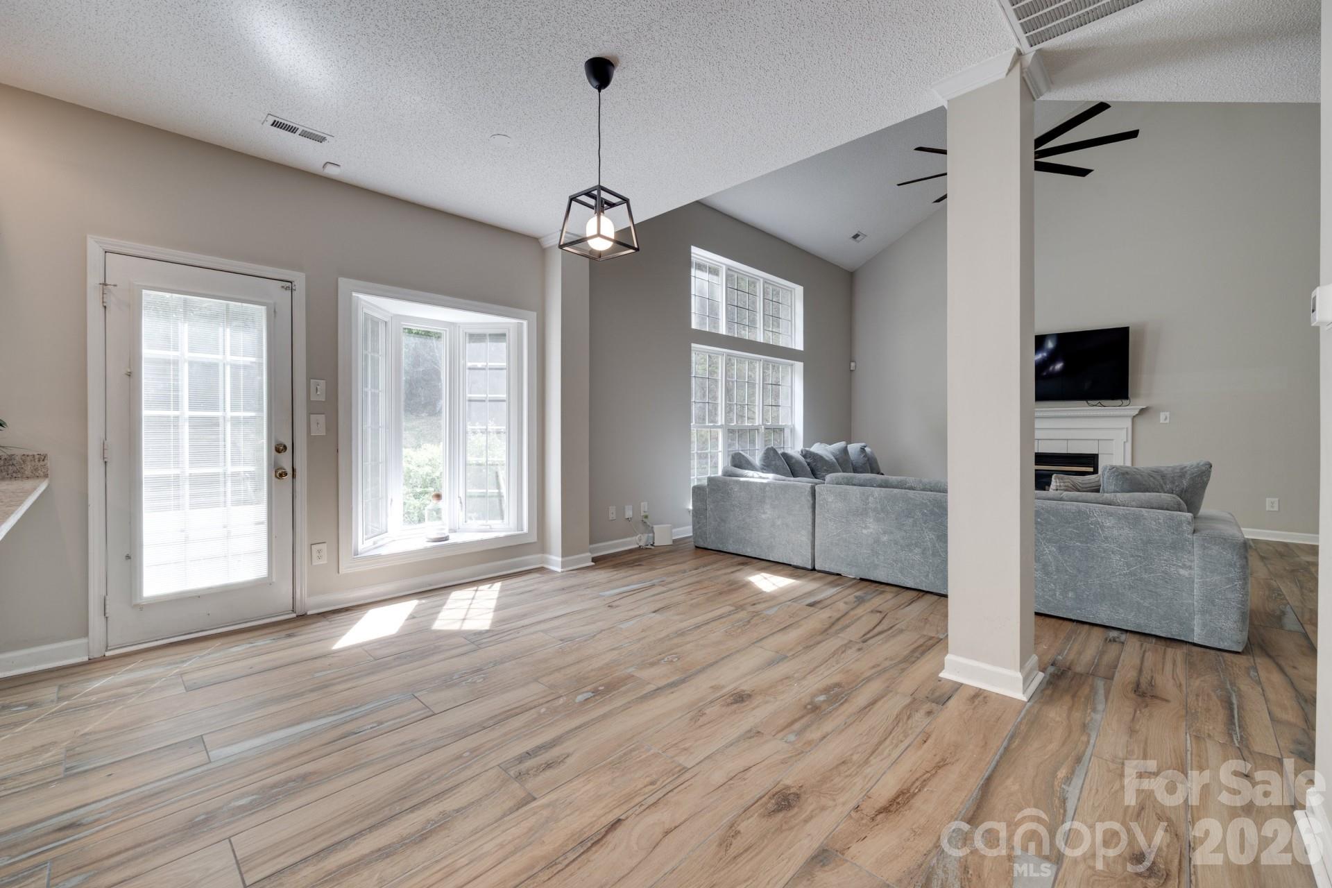 12719 Vantage Point Lane Property Photo 11