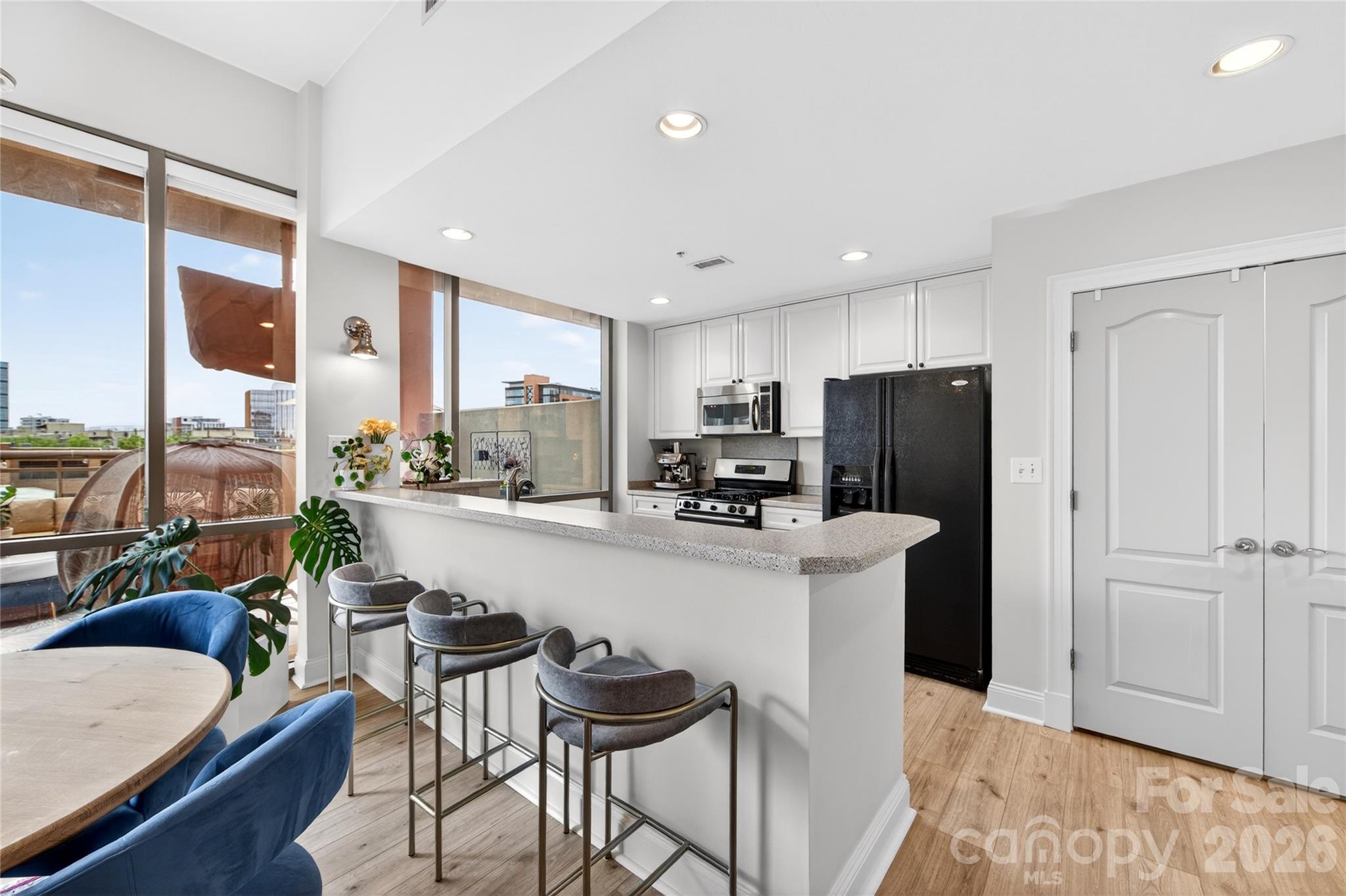 315 Arlington Avenue 503 Property Photo 5