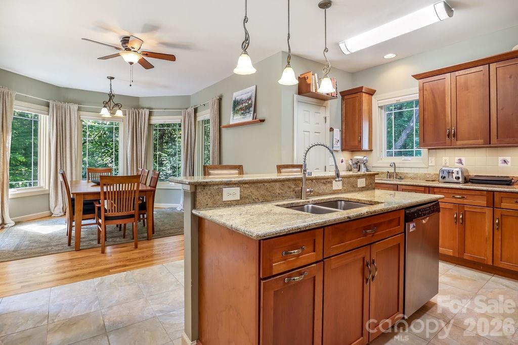 301 Gateway Drive Property Photo 6