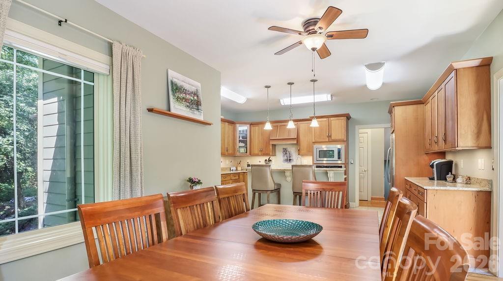 301 Gateway Drive Property Photo 8