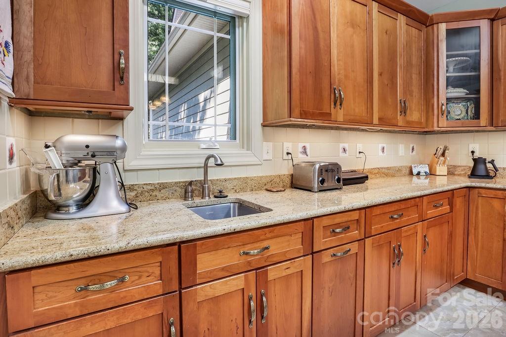 301 Gateway Drive Property Photo 12