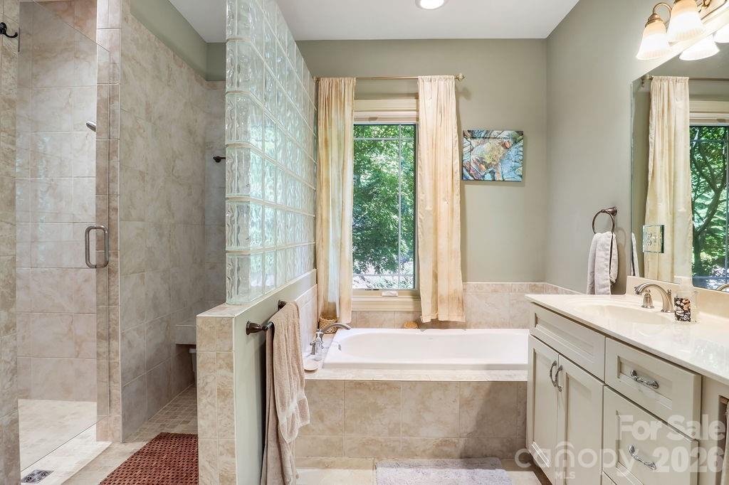 301 Gateway Drive Property Photo 16