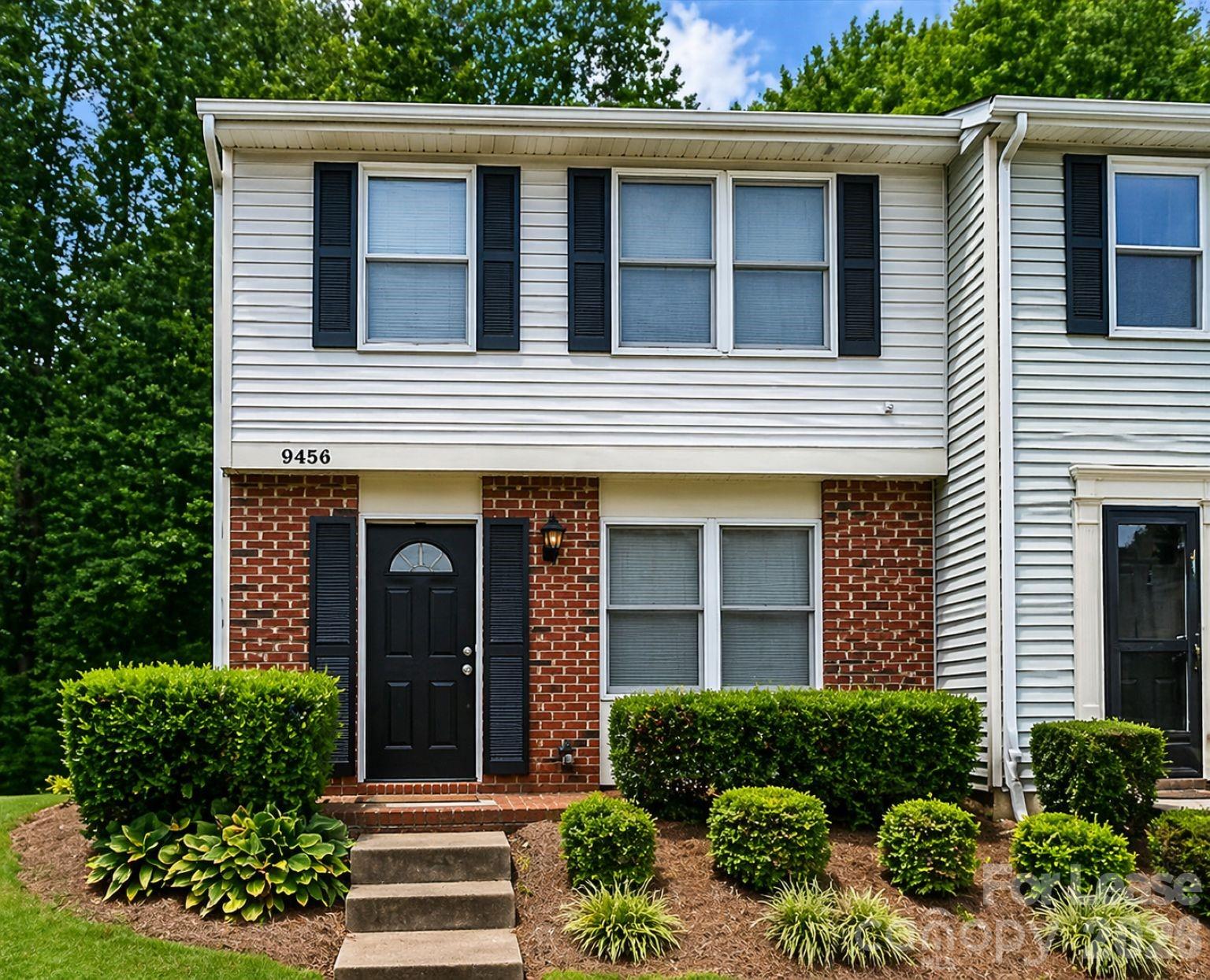 9456 Lexington Circle D Property Photo 1