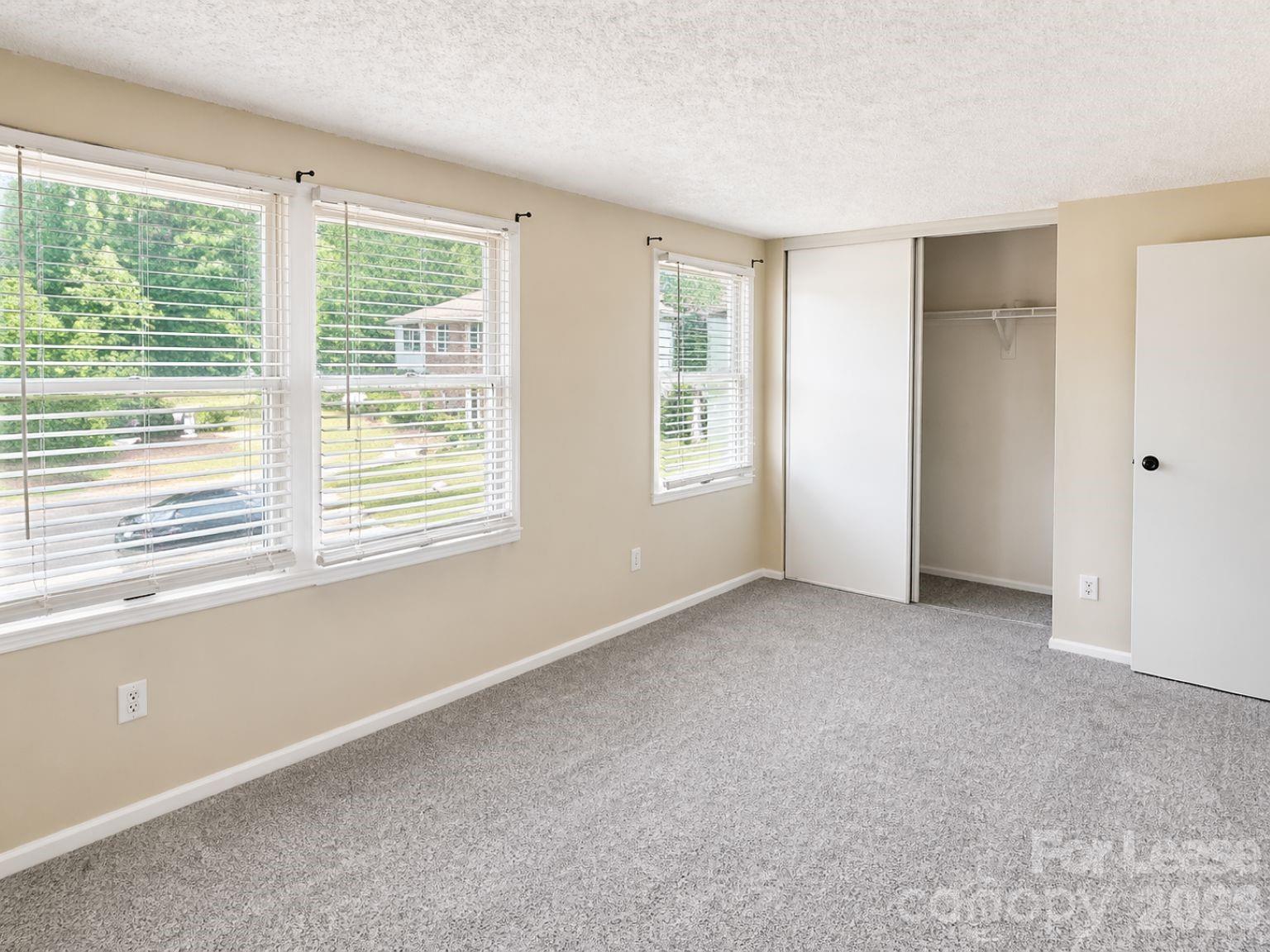 9456 Lexington Circle D Property Photo 8